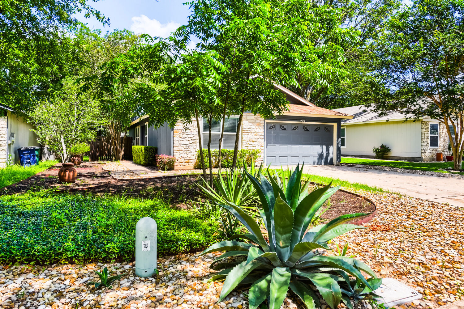 9616 Holly Springs Dr — photo