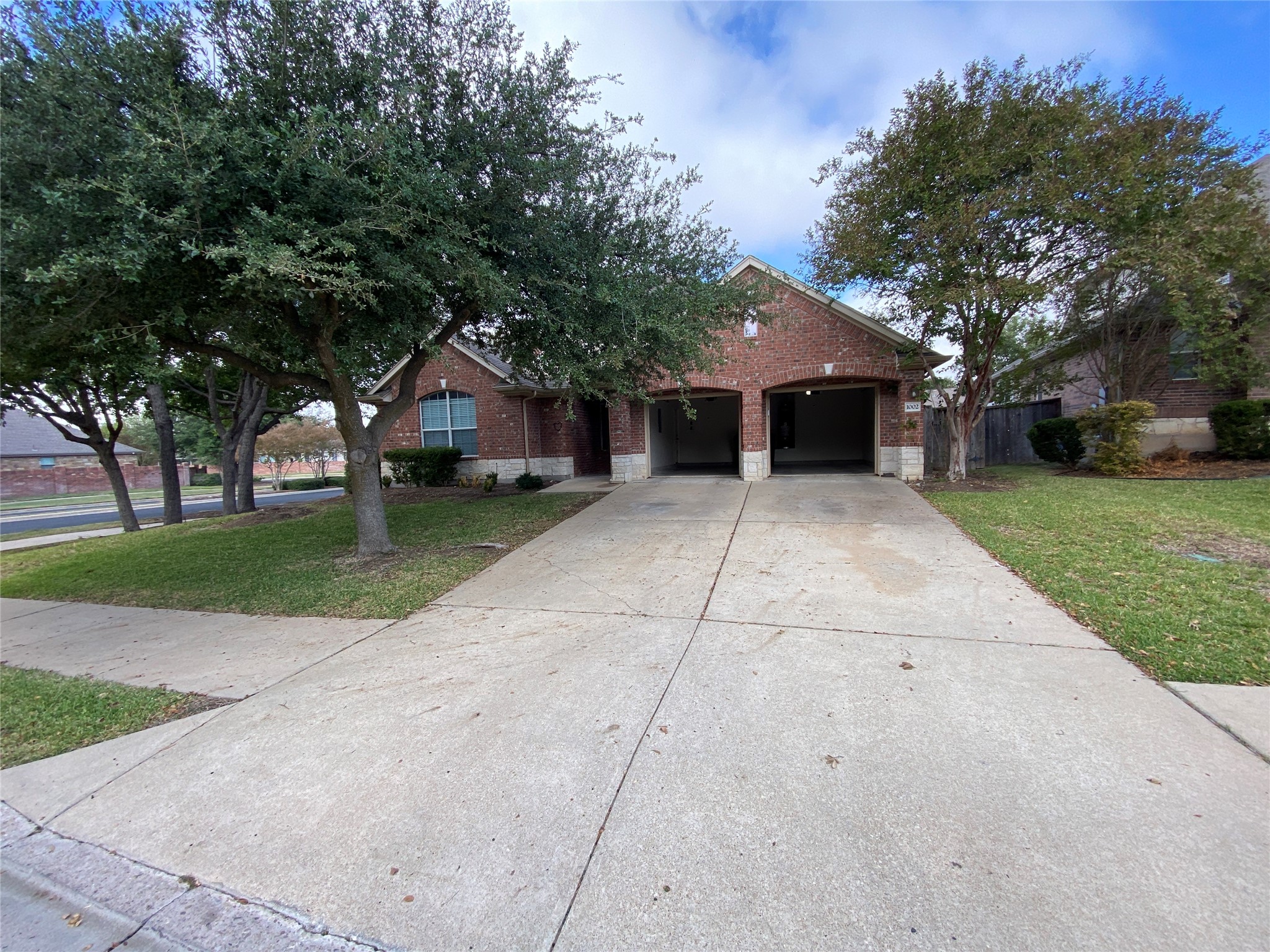 1002 Mesquite Hollow Pl — photo