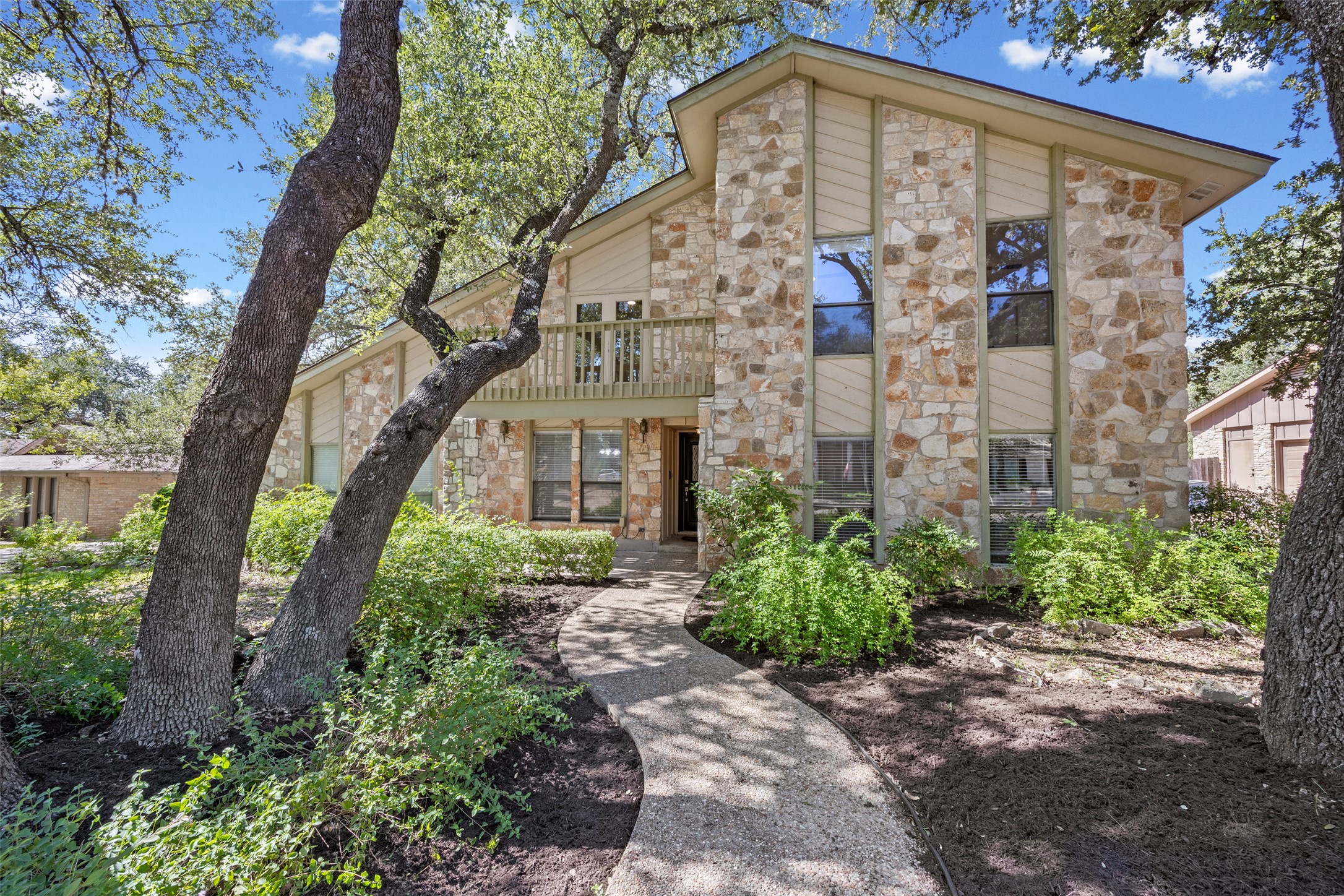 11306 Pickfair Dr — photo