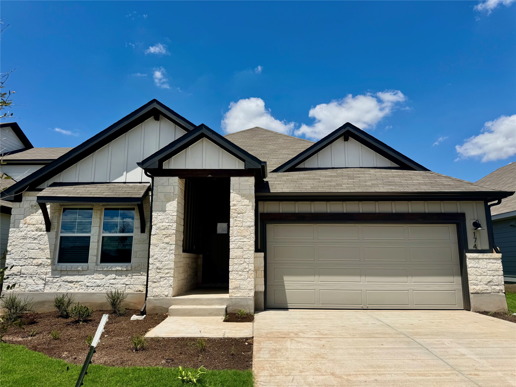 174 Coopers Hawk Crst — photo