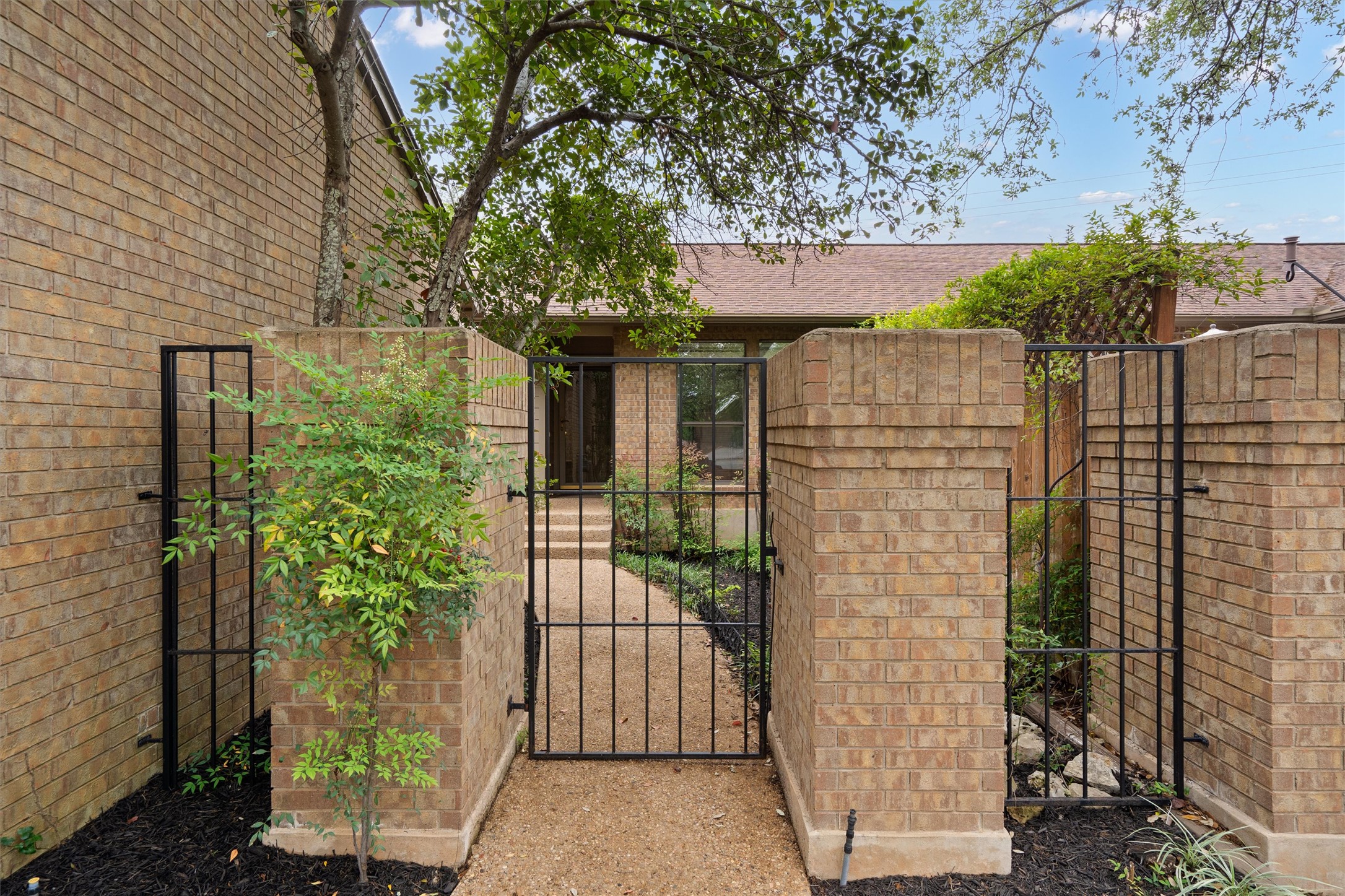 5724 N Scout Island Cir — photo