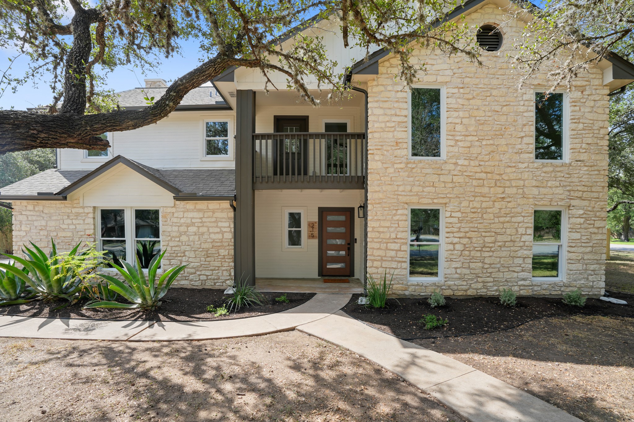 215 Dewberry CV — photo