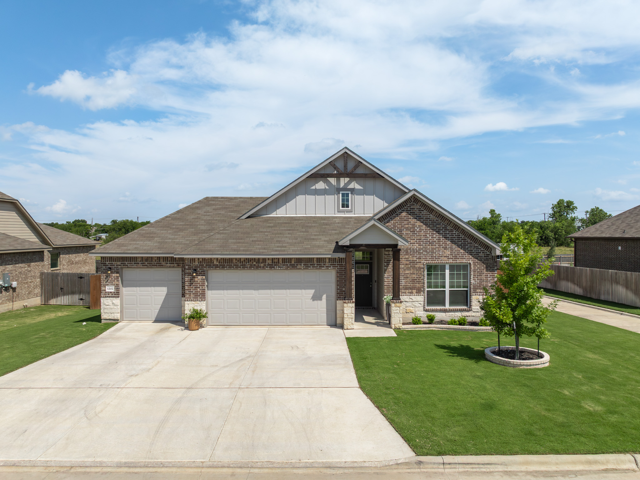 1202 Carnaby Dr — photo