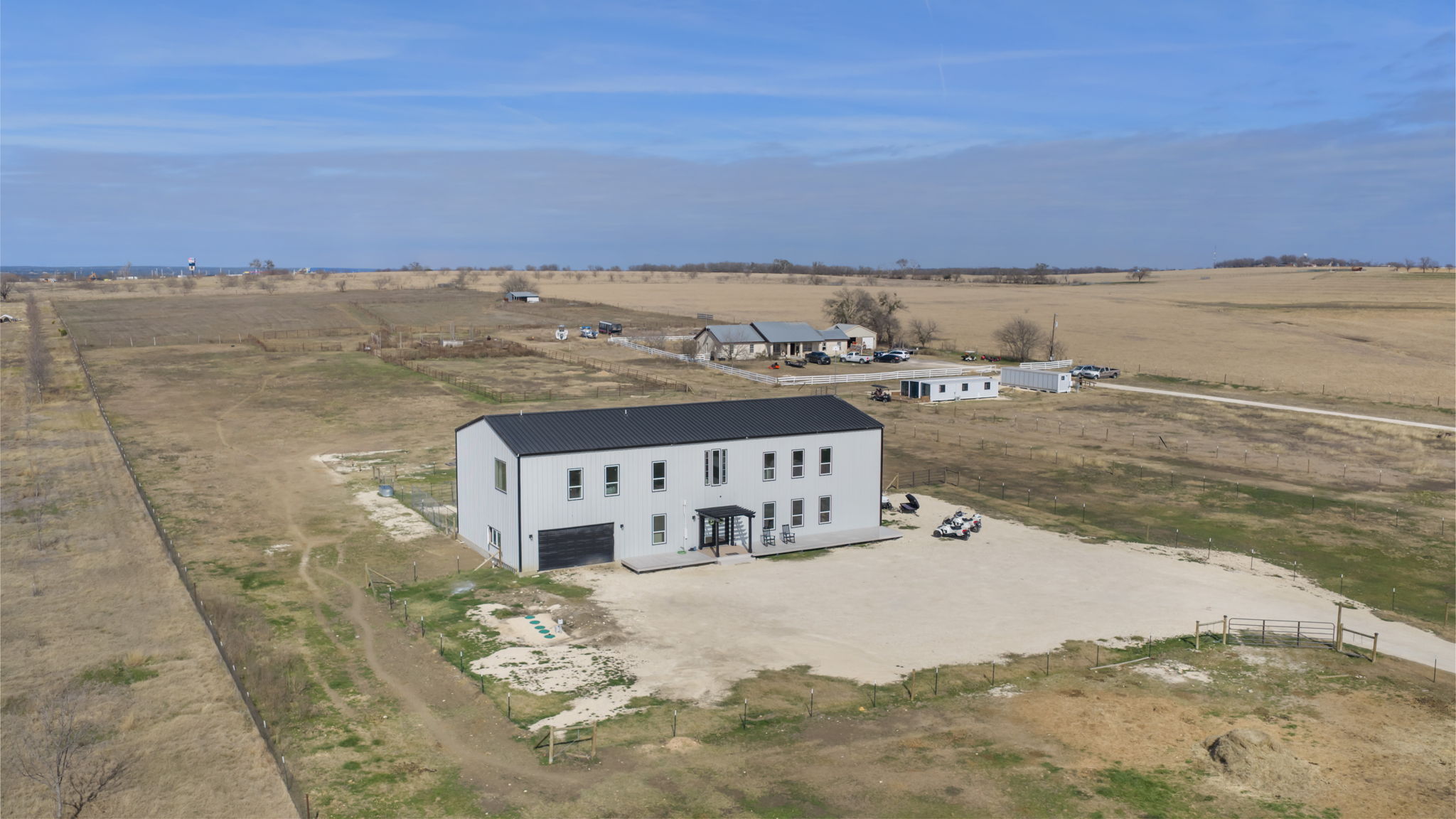 835 E County Road 304, Jarrell, TX 76537 — photo 2