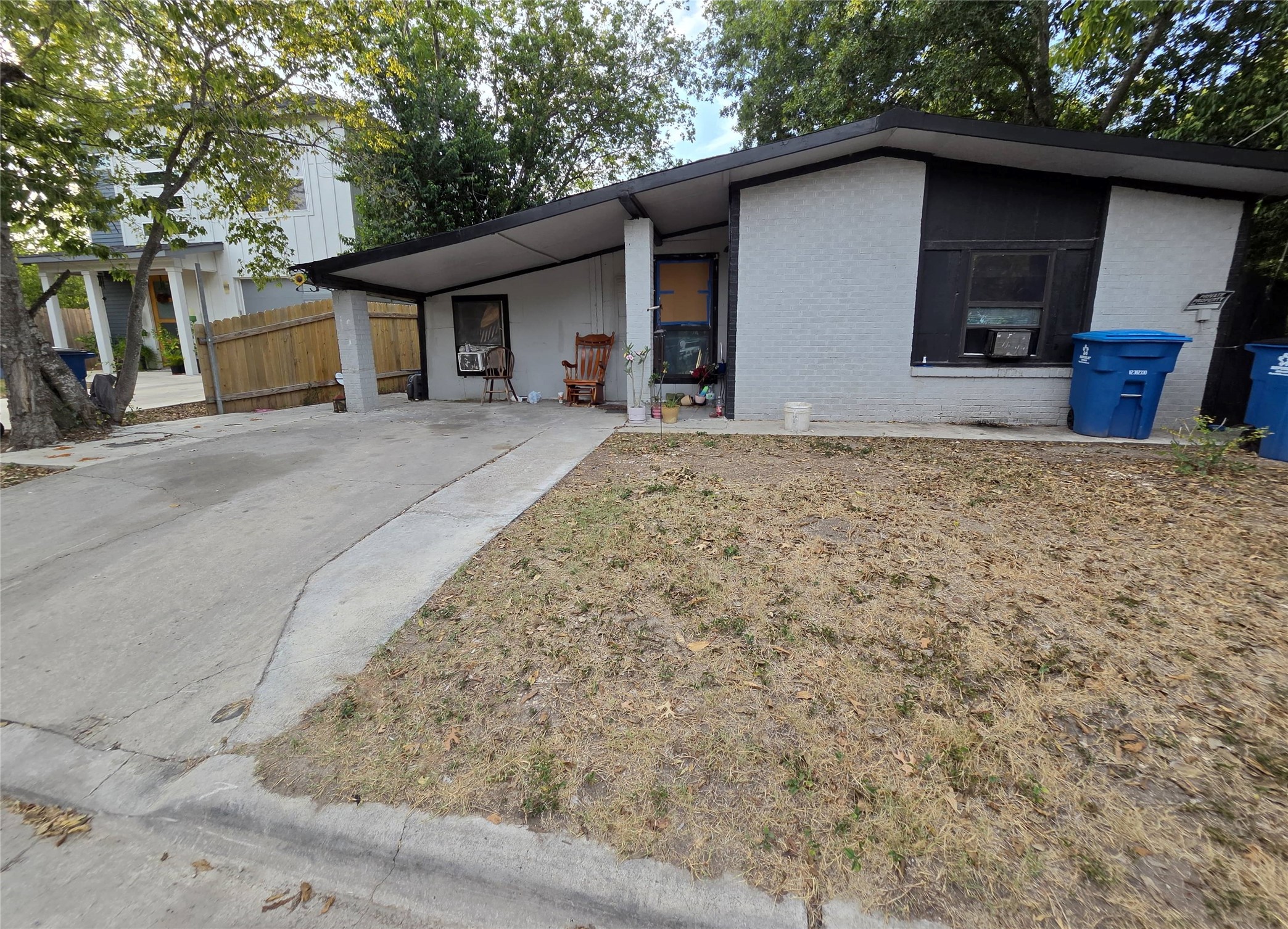 703 Rosewood St — photo