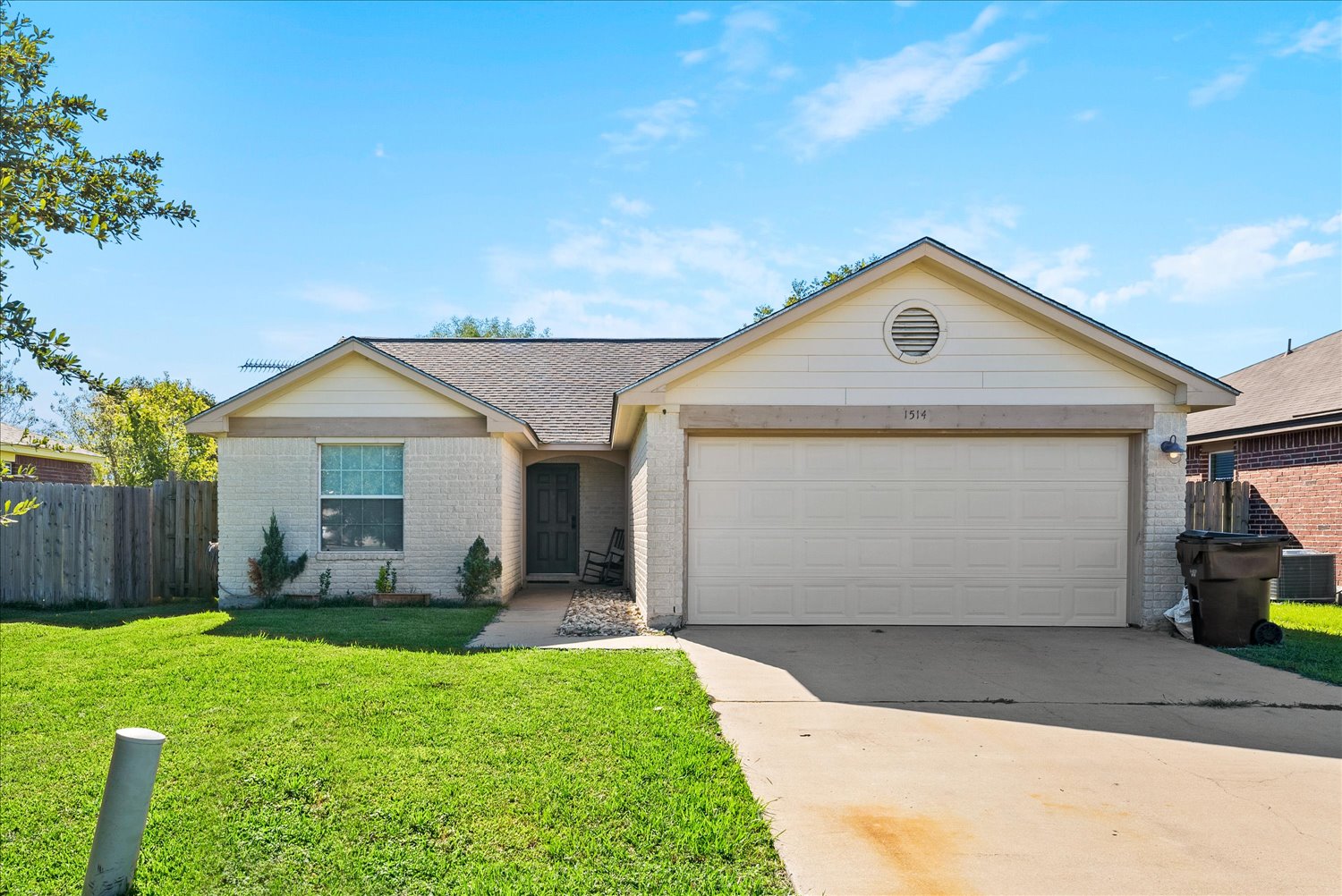 Home in Lockhart, TX 78644 — photo 2