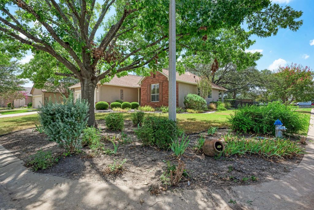 101 Dewberry Dr — photo