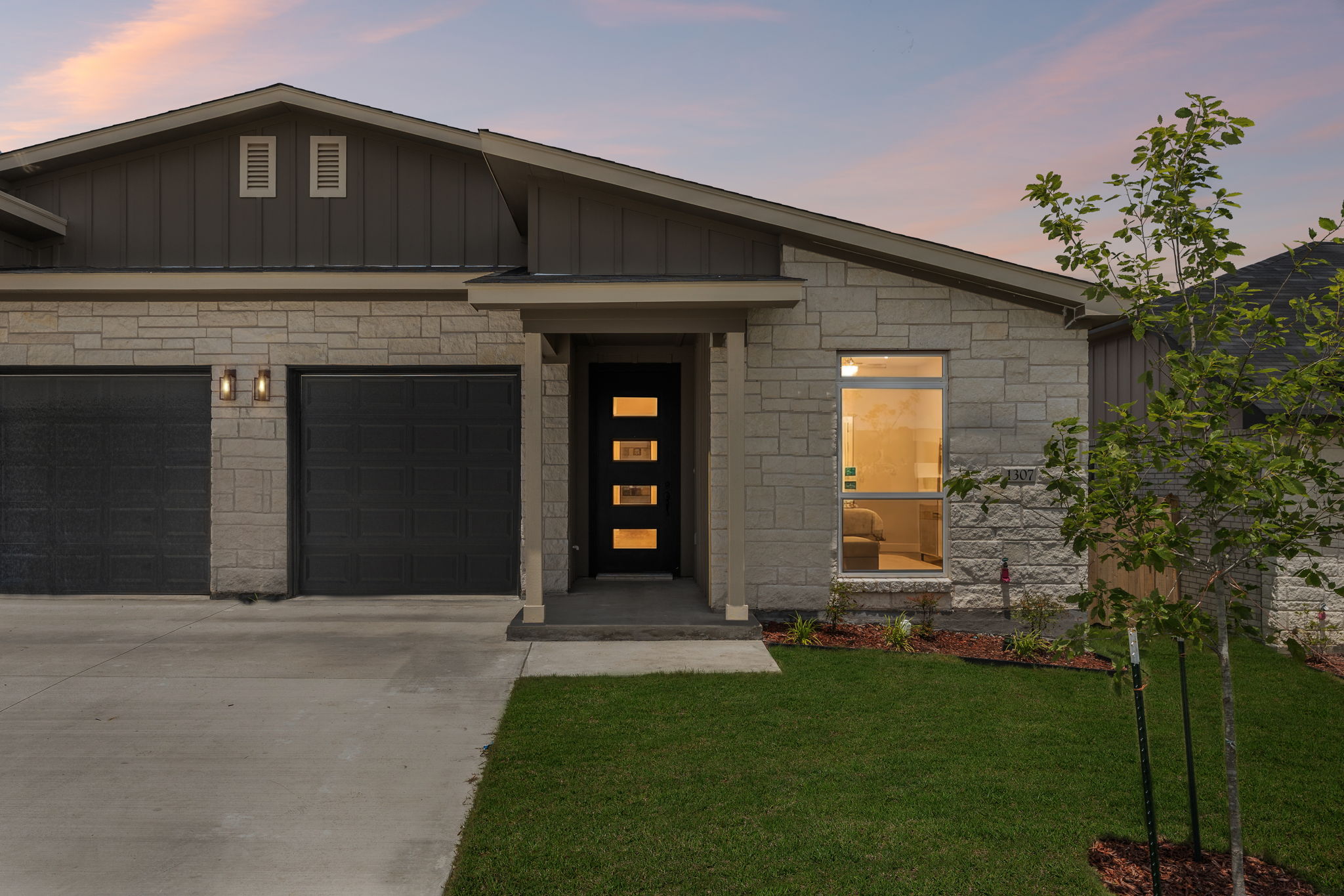 1307 Lone Pine Way — photo
