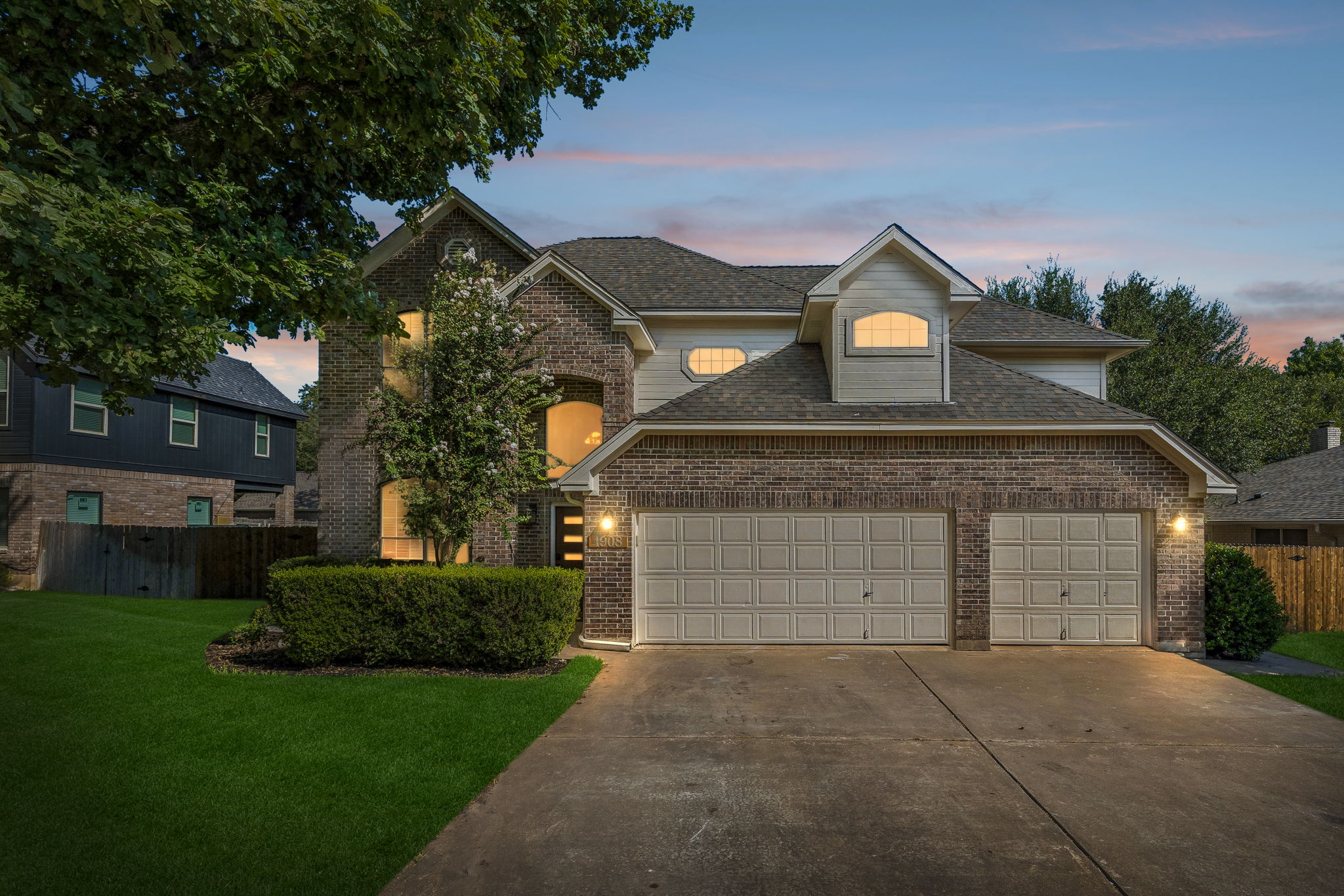 1908 Clearwater Dr — photo