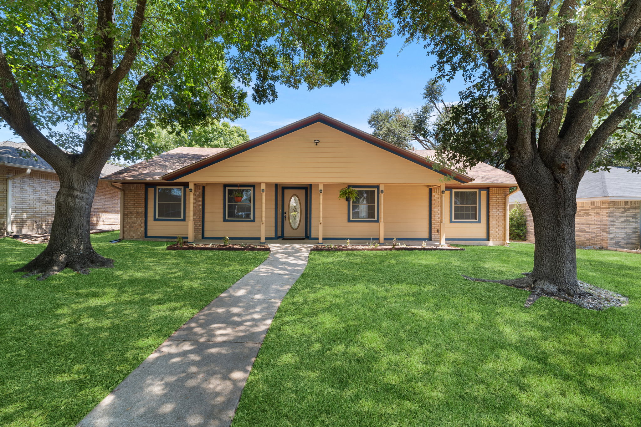 2202 Winchester Dr — photo