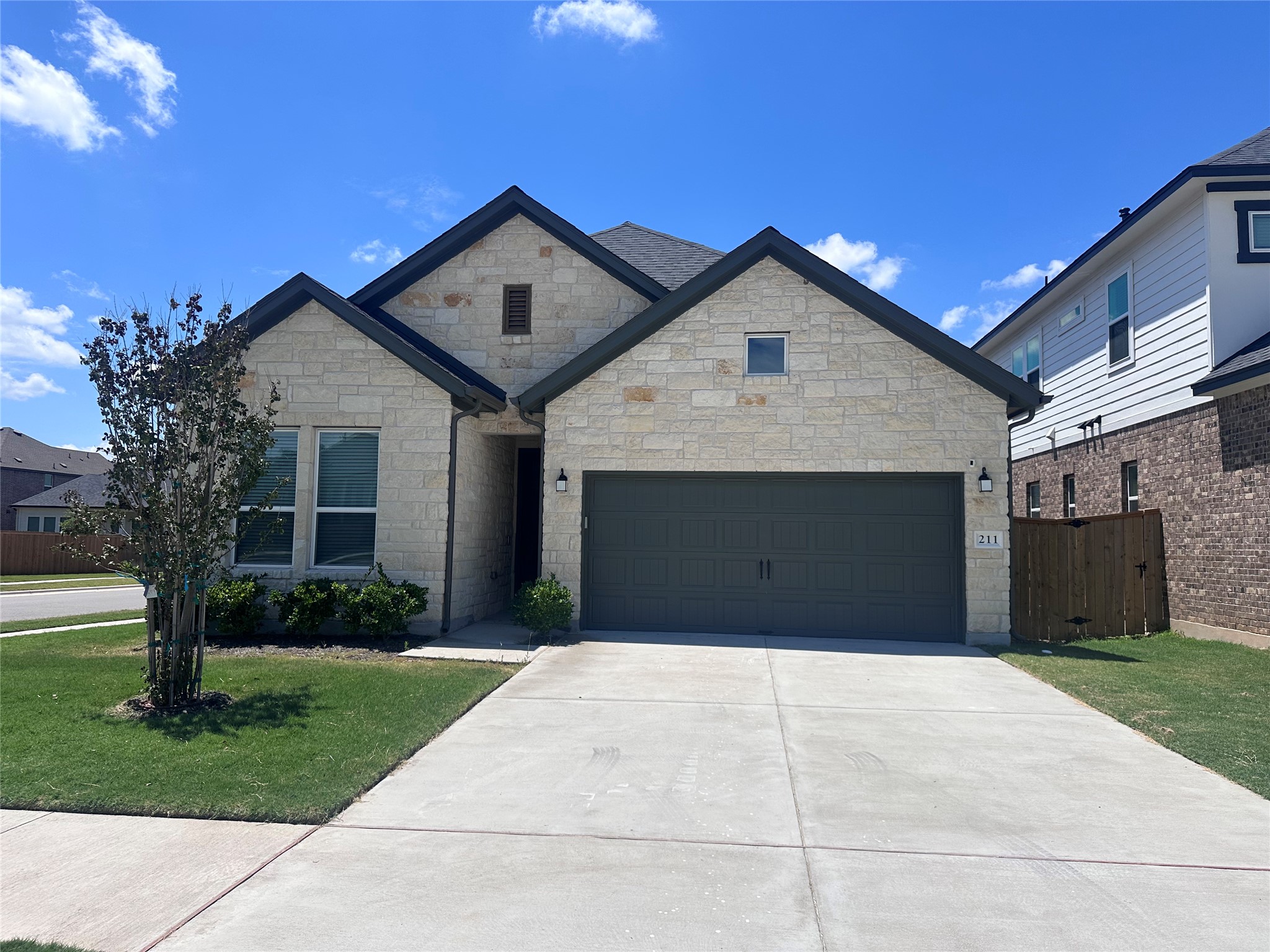 211 Darley Oak Dr — photo