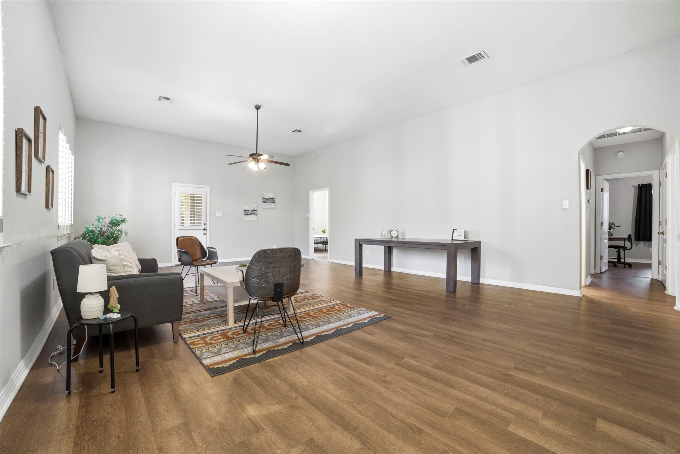 409 E Austin Avenue, Round Rock, TX 78664