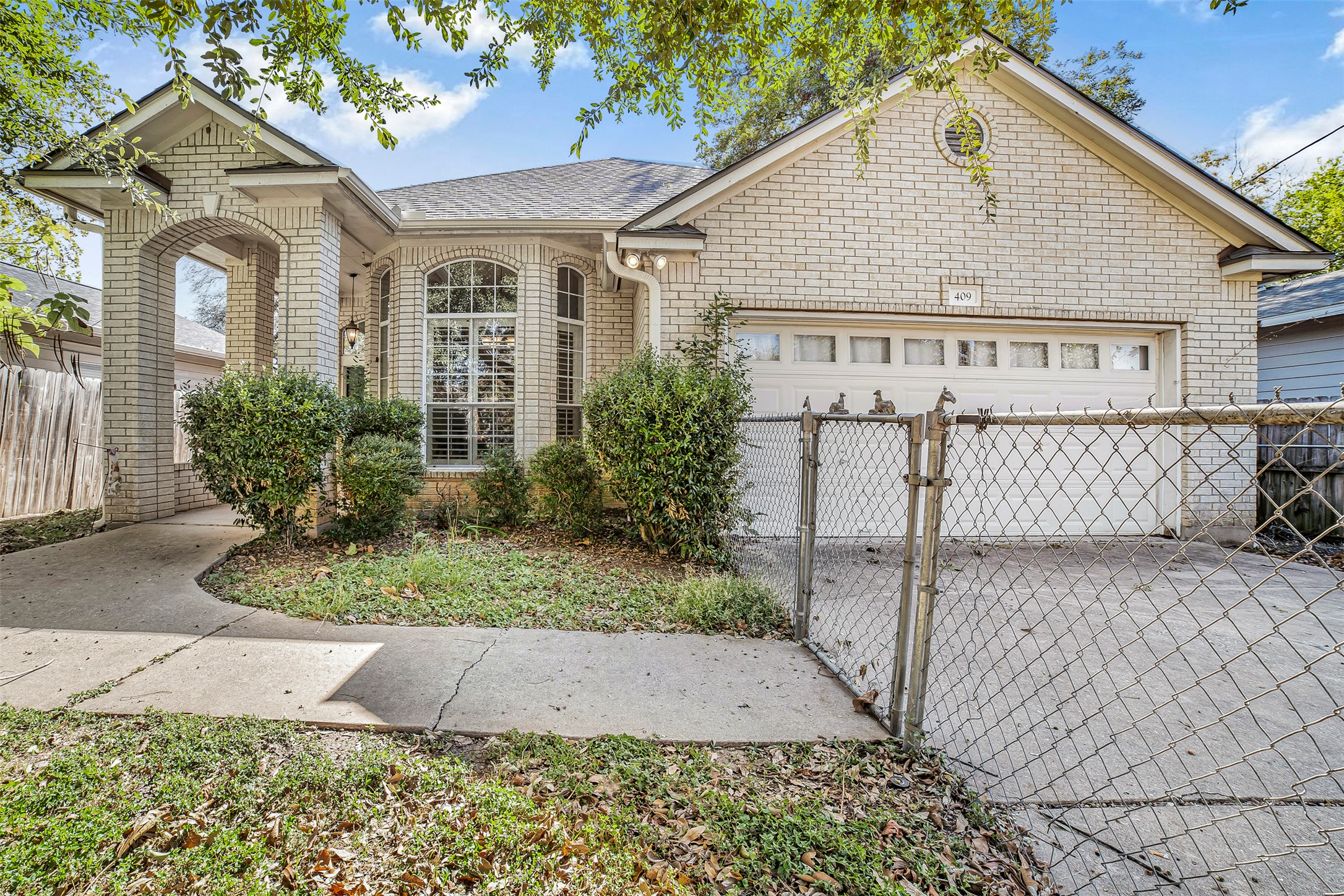 409 E Austin Avenue, Round Rock, TX 78664 — photo 3
