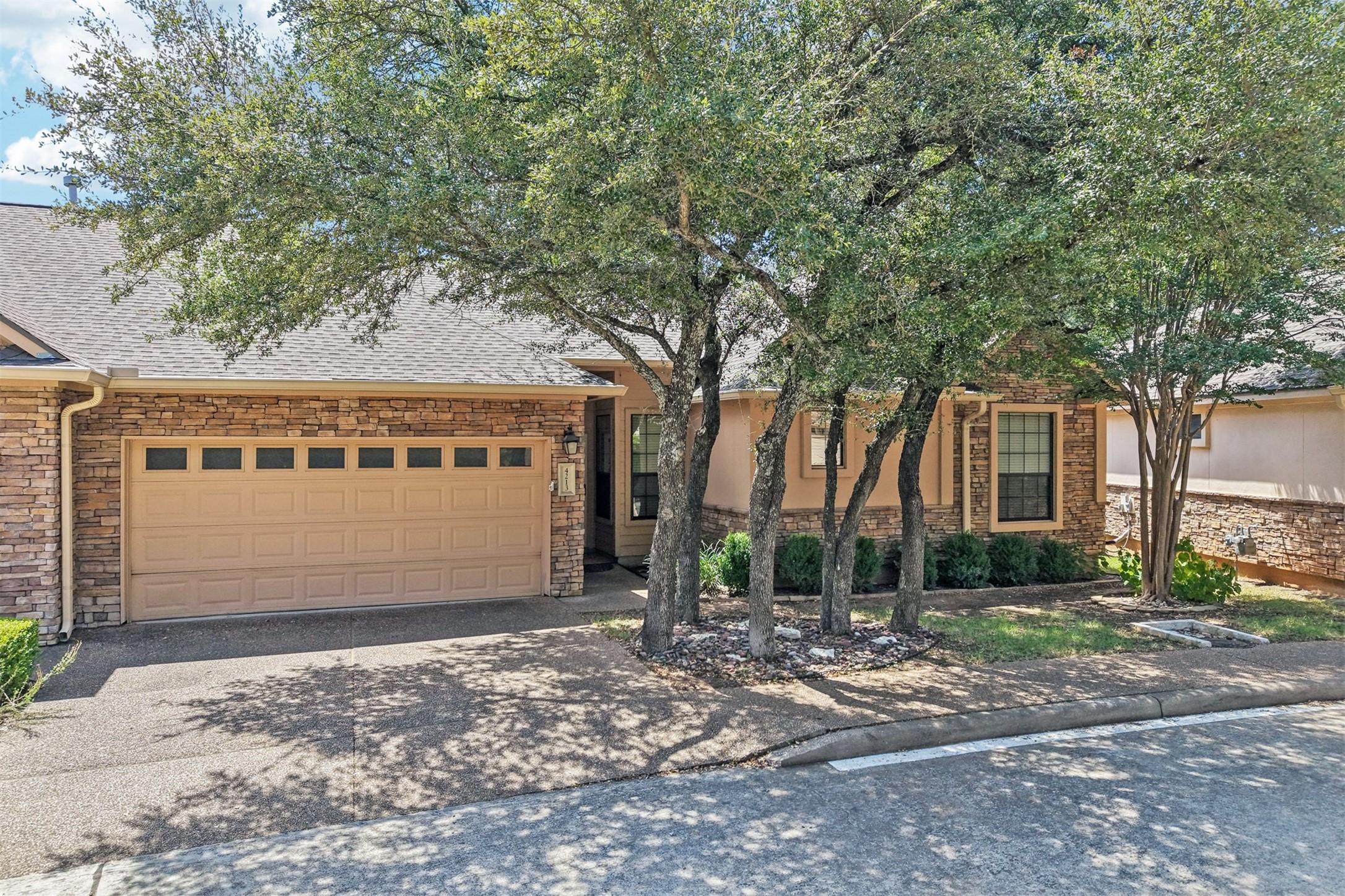 4213 Wild Iris Ln — photo