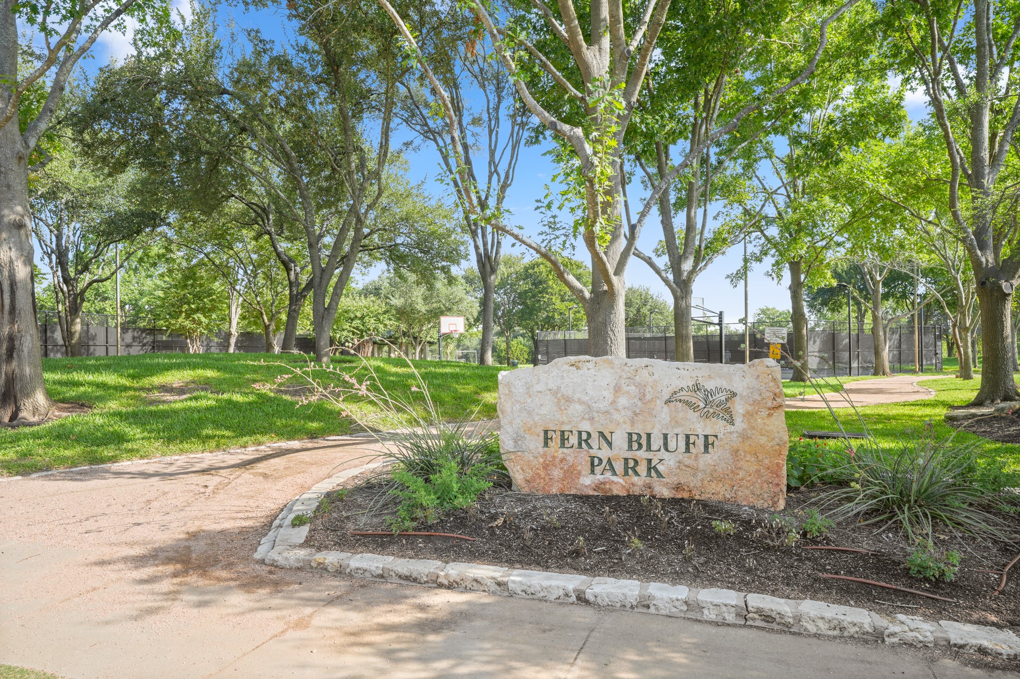 17841 Park Valley Dr — photo