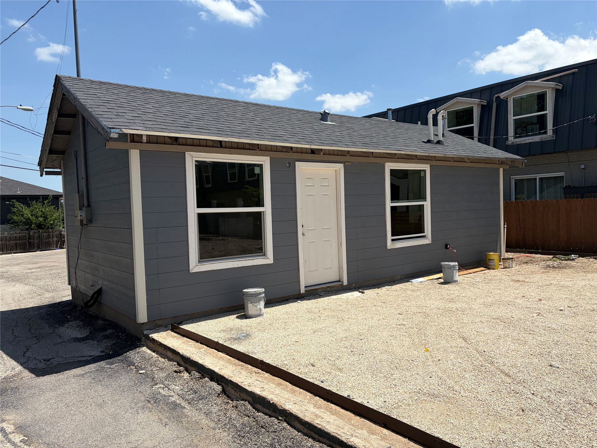 Home in Austin, TX 78752 — photo 3
