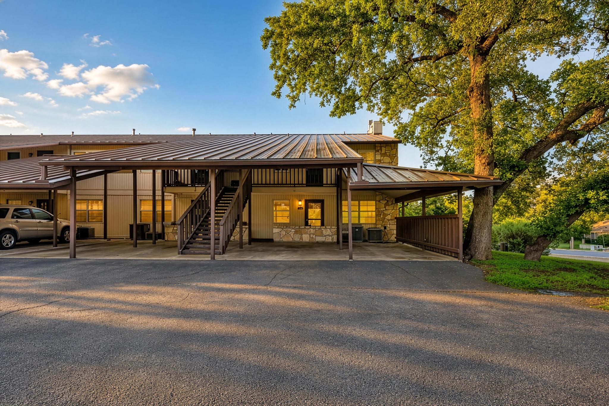 1202 Hi Stirrup 401 — photo