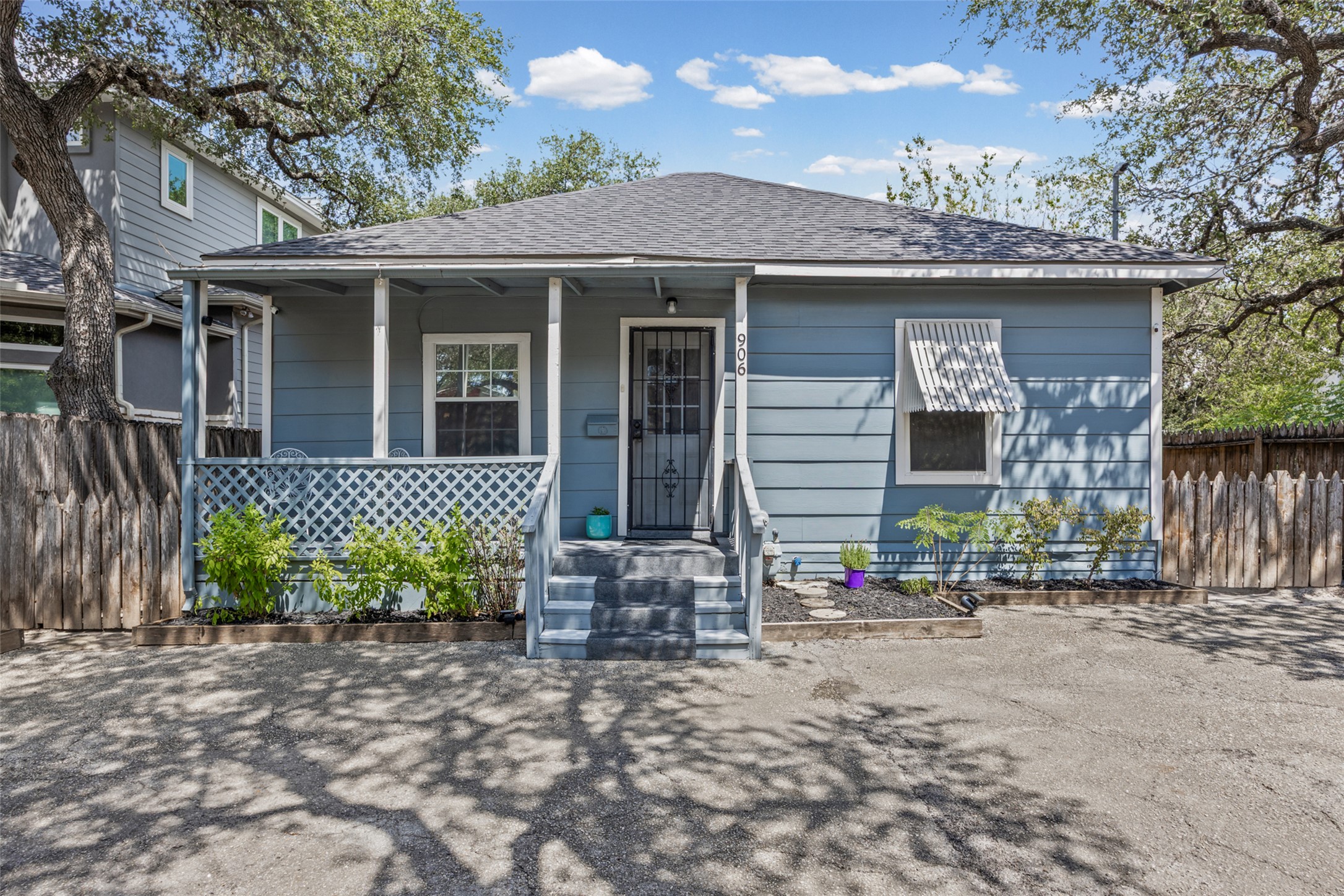 906 W Elizabeth St — photo