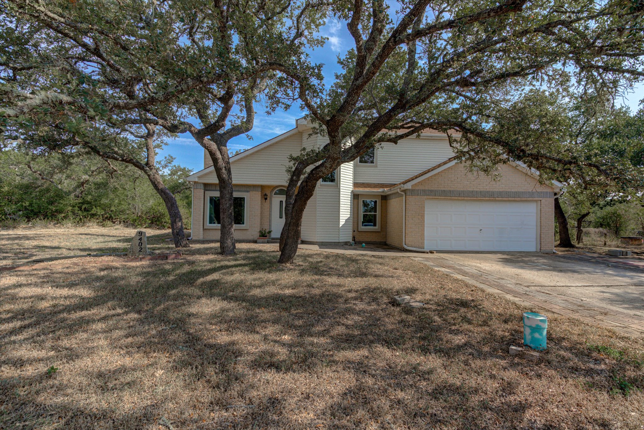 9402 Claxton Dr — photo