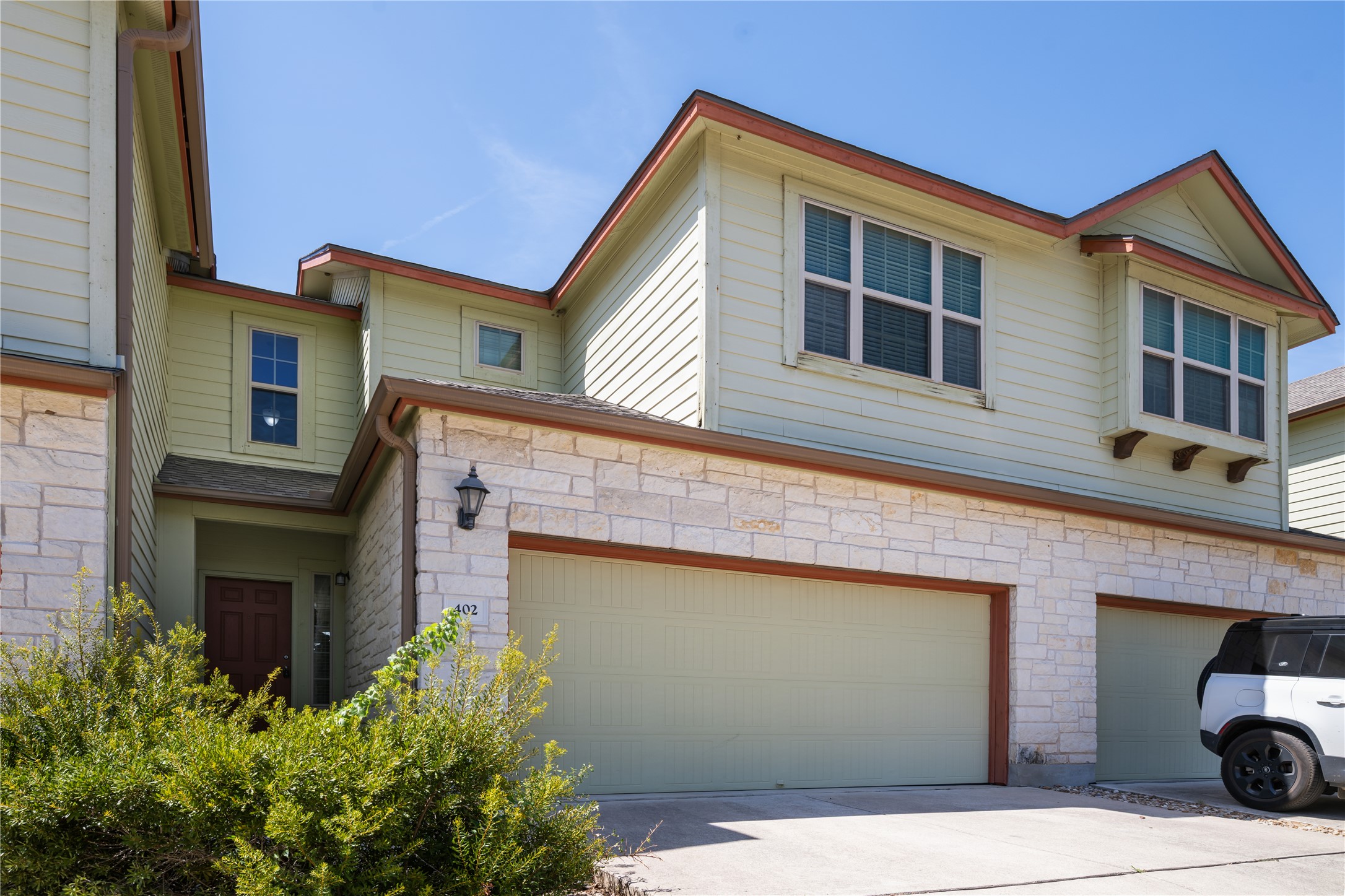 2410 Great Oaks Dr 402 — photo