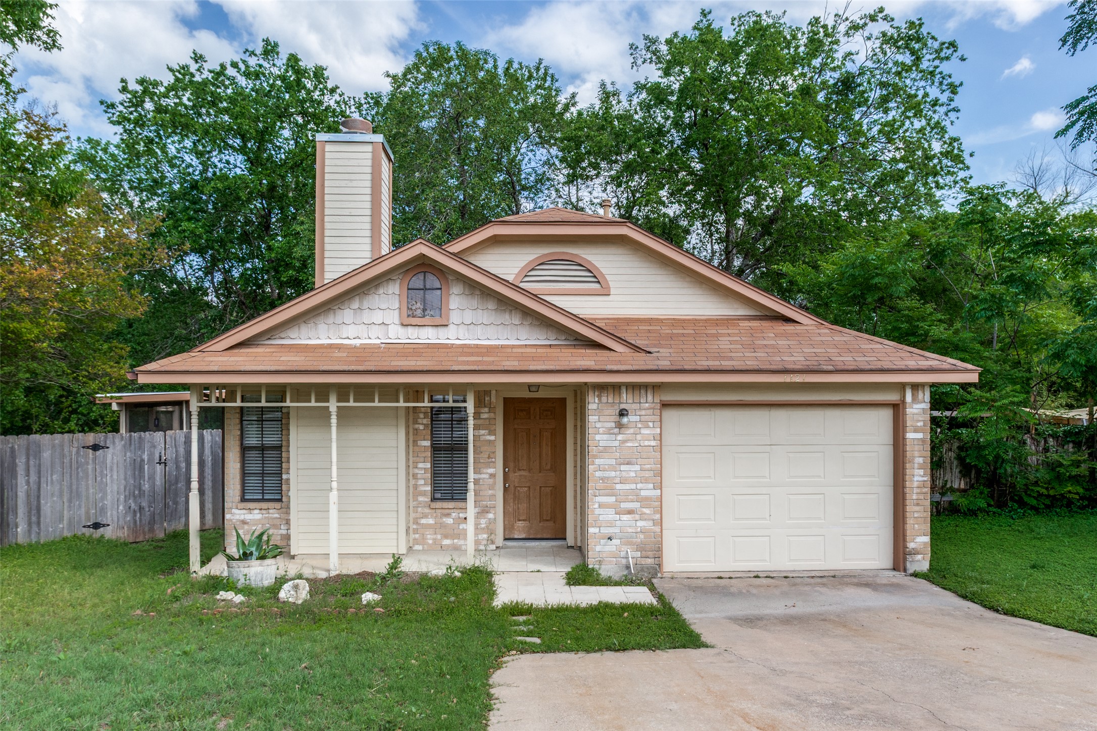 1121 Peggotty Pl — photo