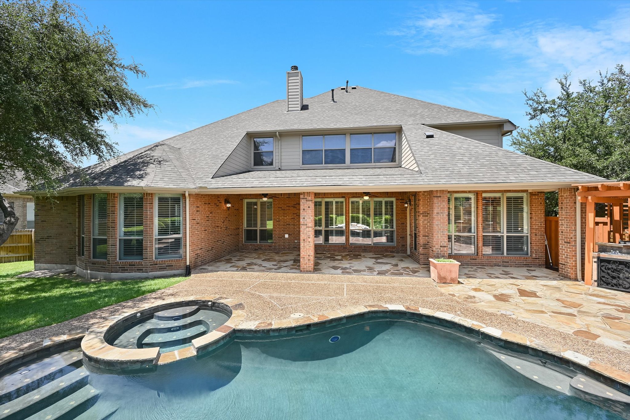 560 Aspen Dr — photo