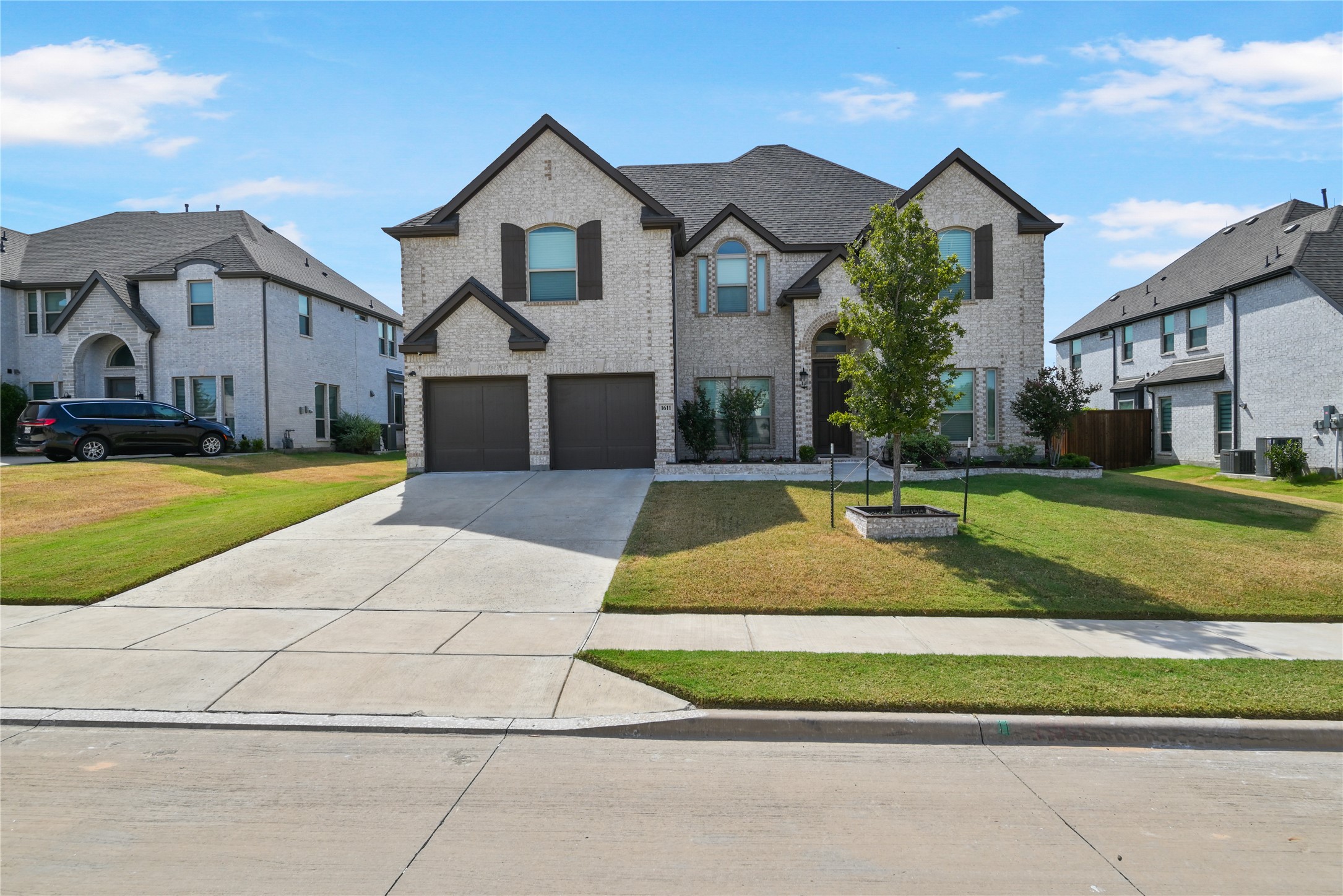 1611 McMaster Ln — photo