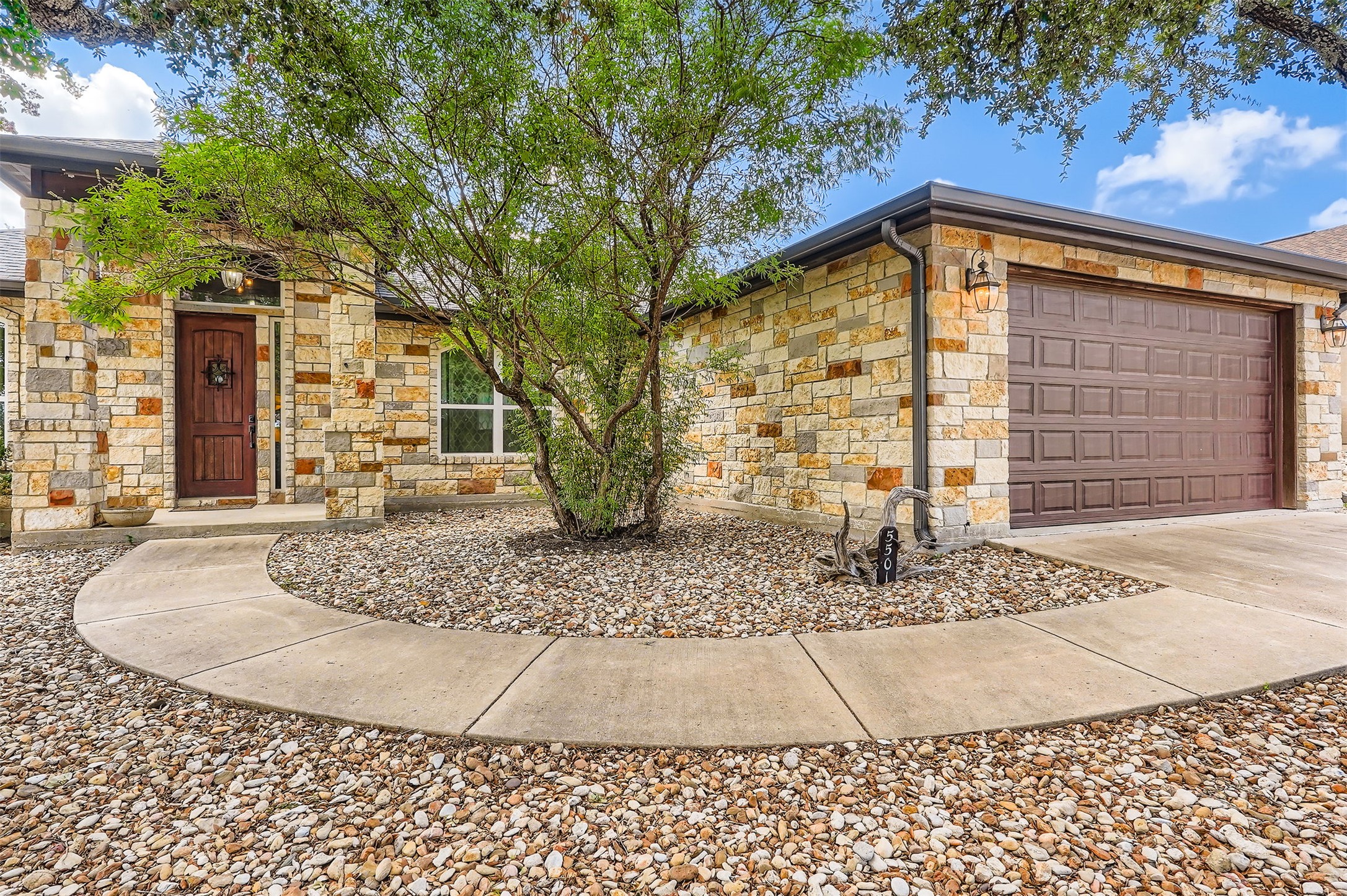 5501 Hitching Post — photo