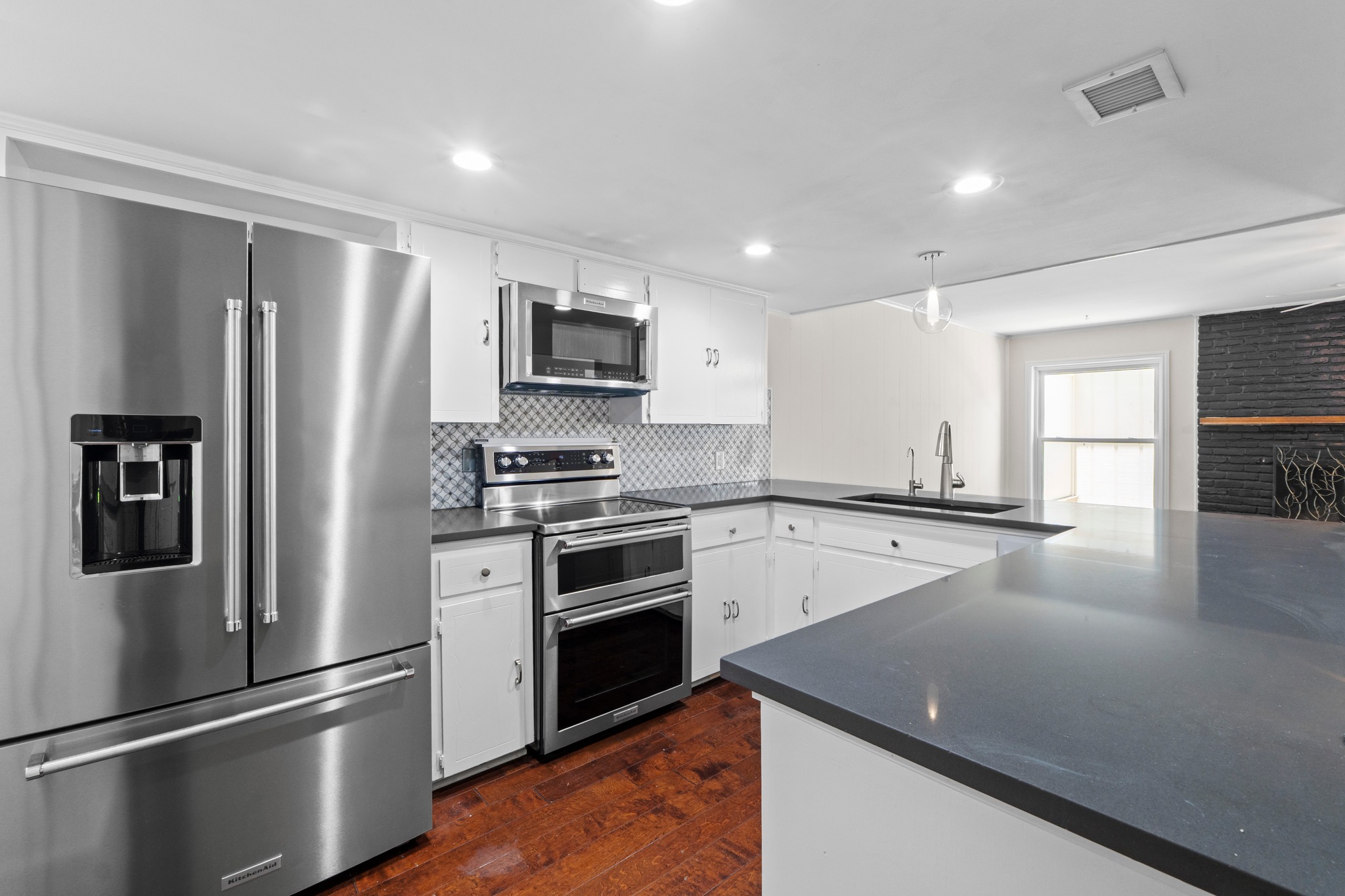 3966 Far West Blvd — photo