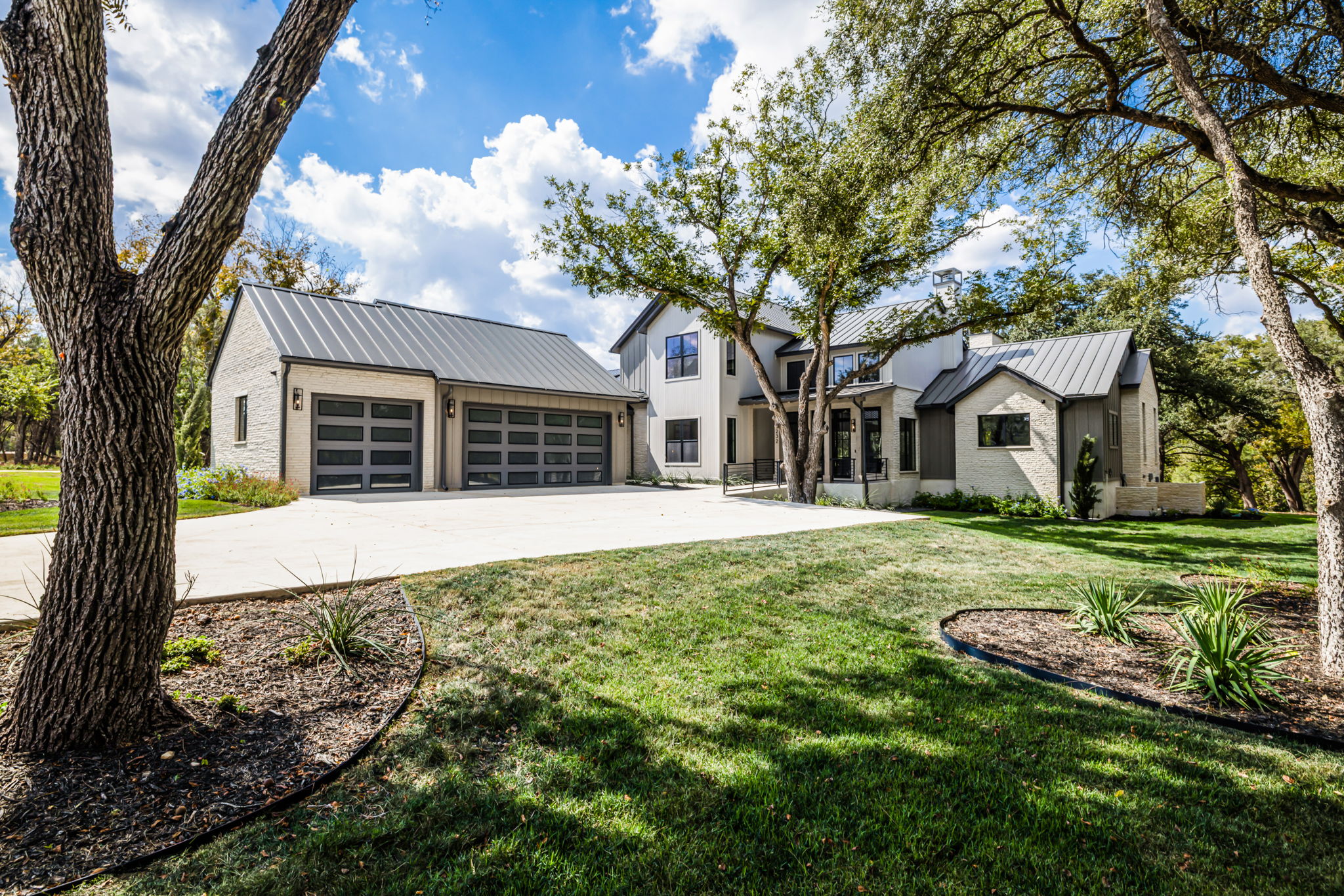 232 Riverfront Dr — photo