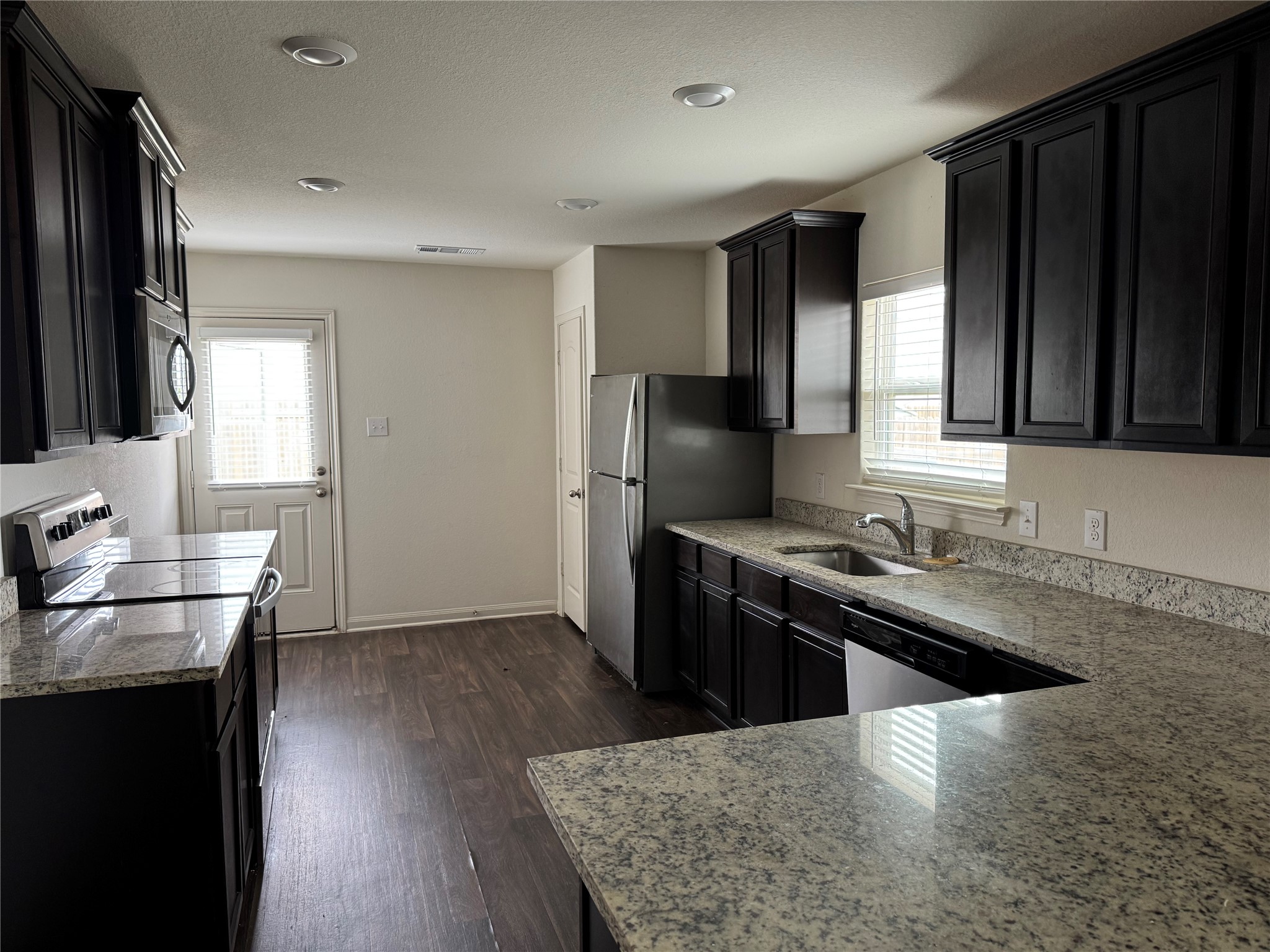 117 Allington Circle, Jarrell, TX 76537 — photo 3