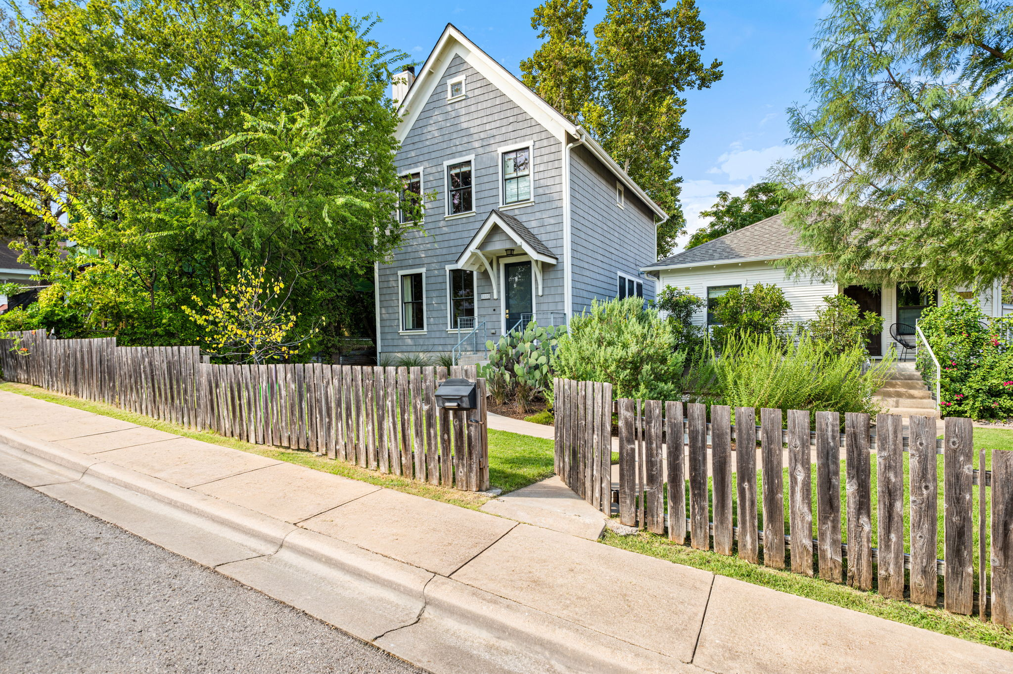 2110 E 9th Street, Austin, TX 78702 — photo 2