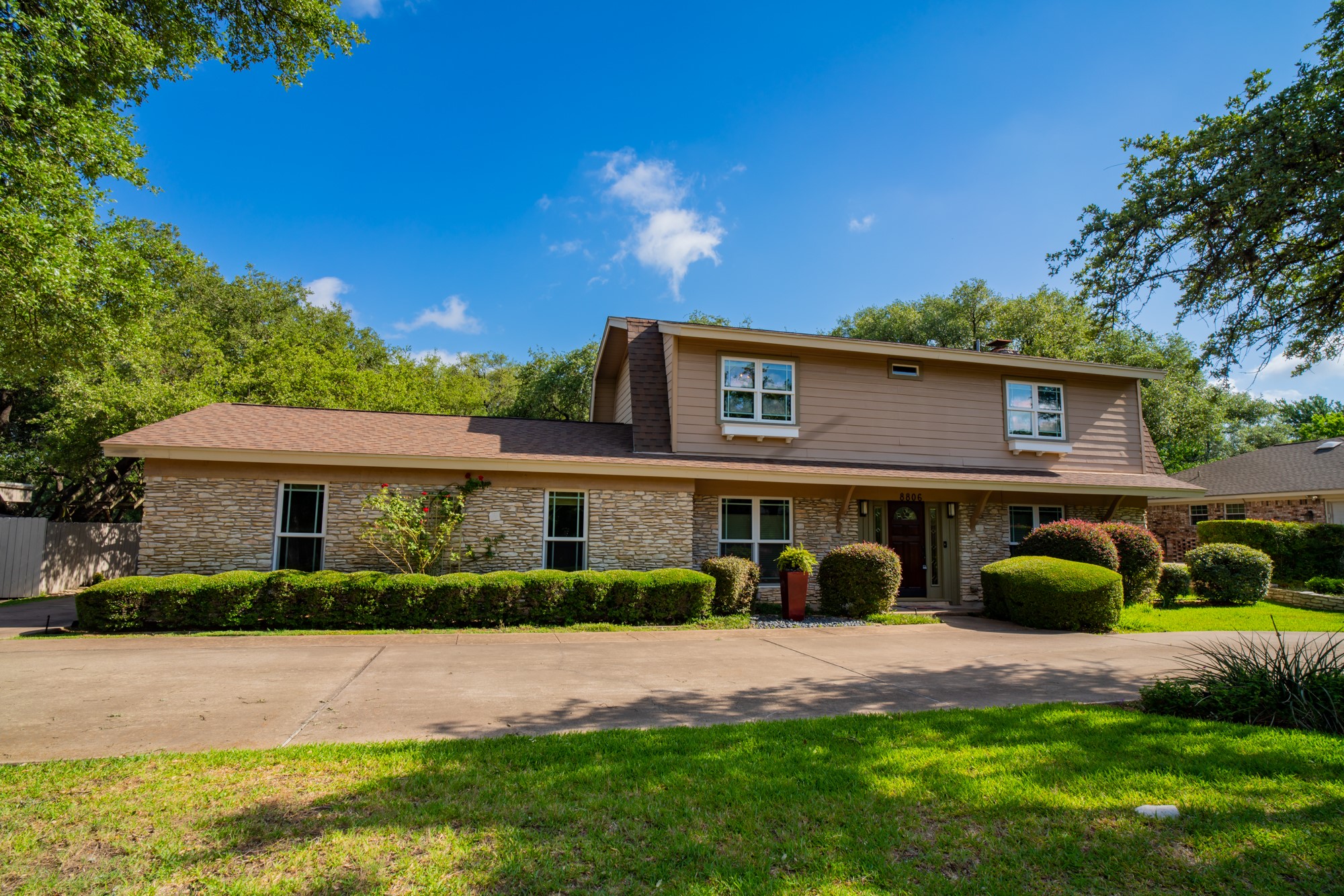 8806 Balcones Club Dr — photo
