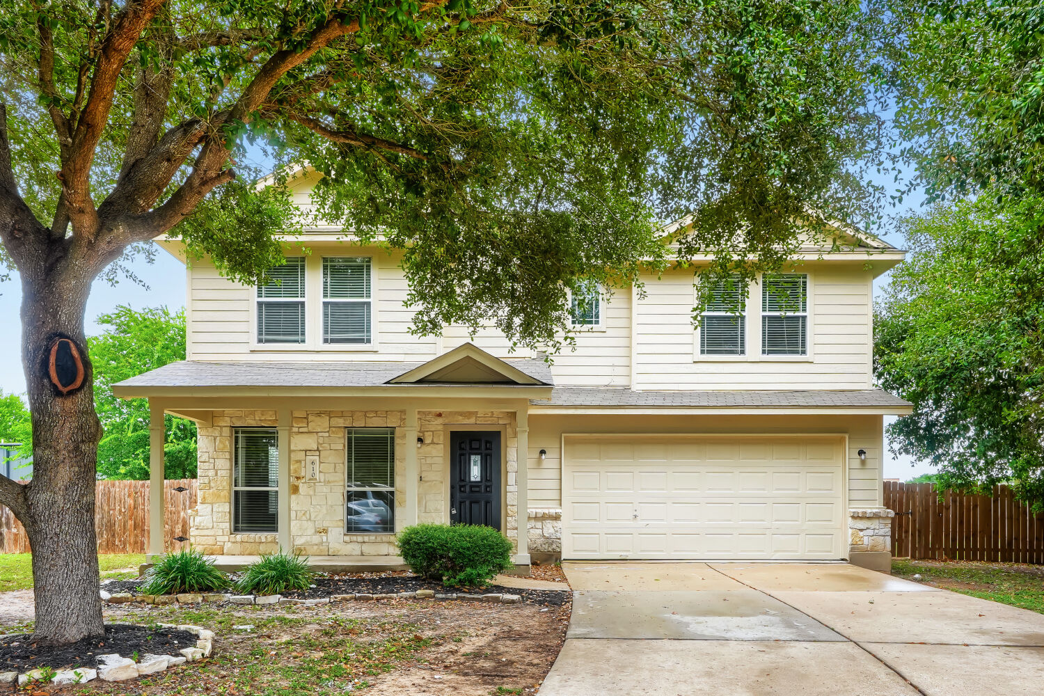 610 Carole CV — photo