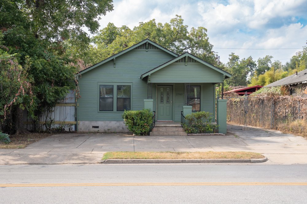 2703 E Cesar Chavez St — photo