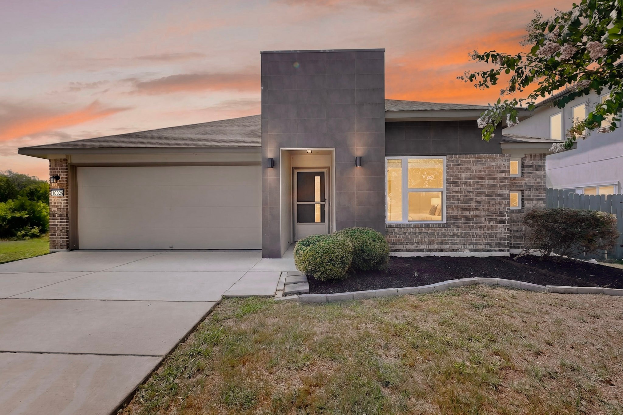10029 Dalliance Ln — photo
