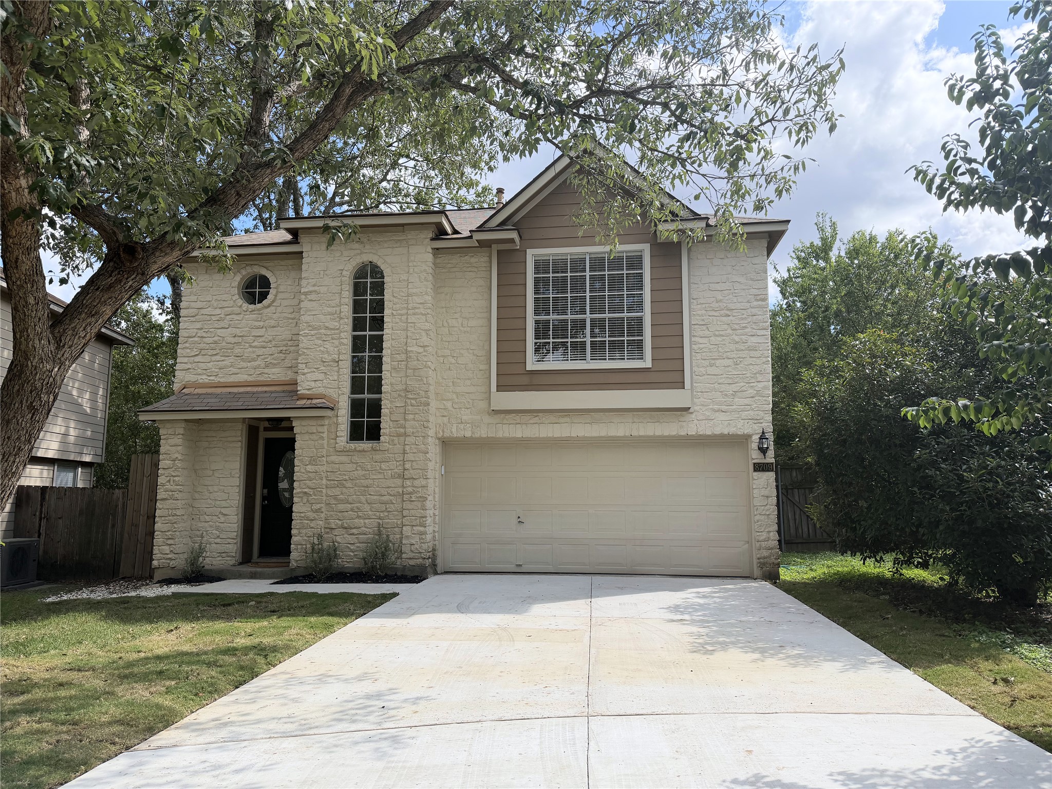 8709 Cretys CV — photo