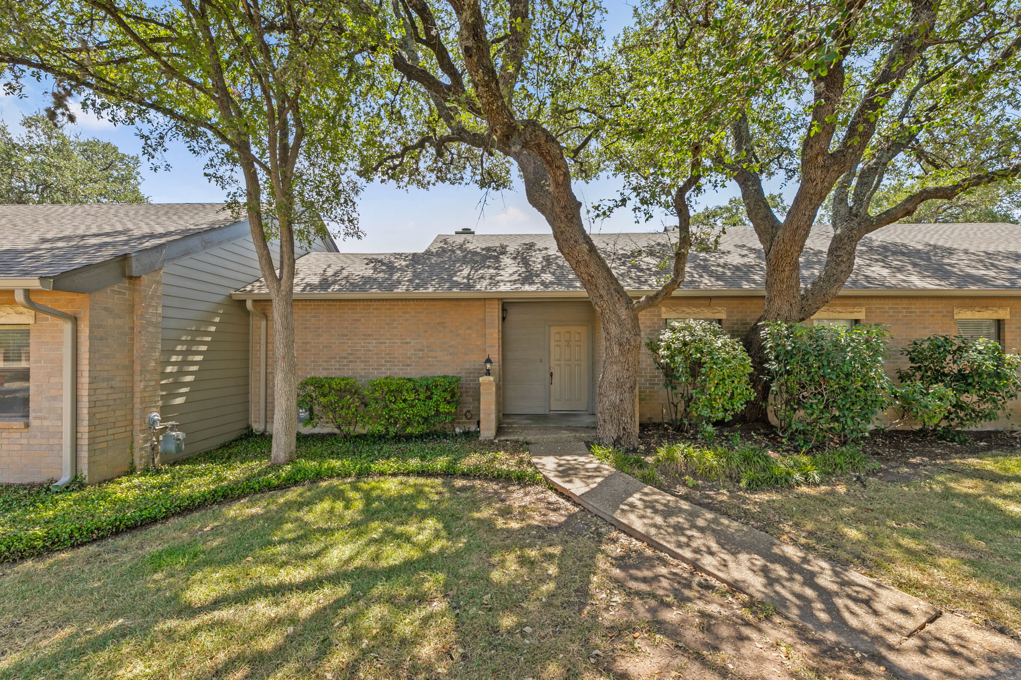5737 N Scout Island Cir — photo