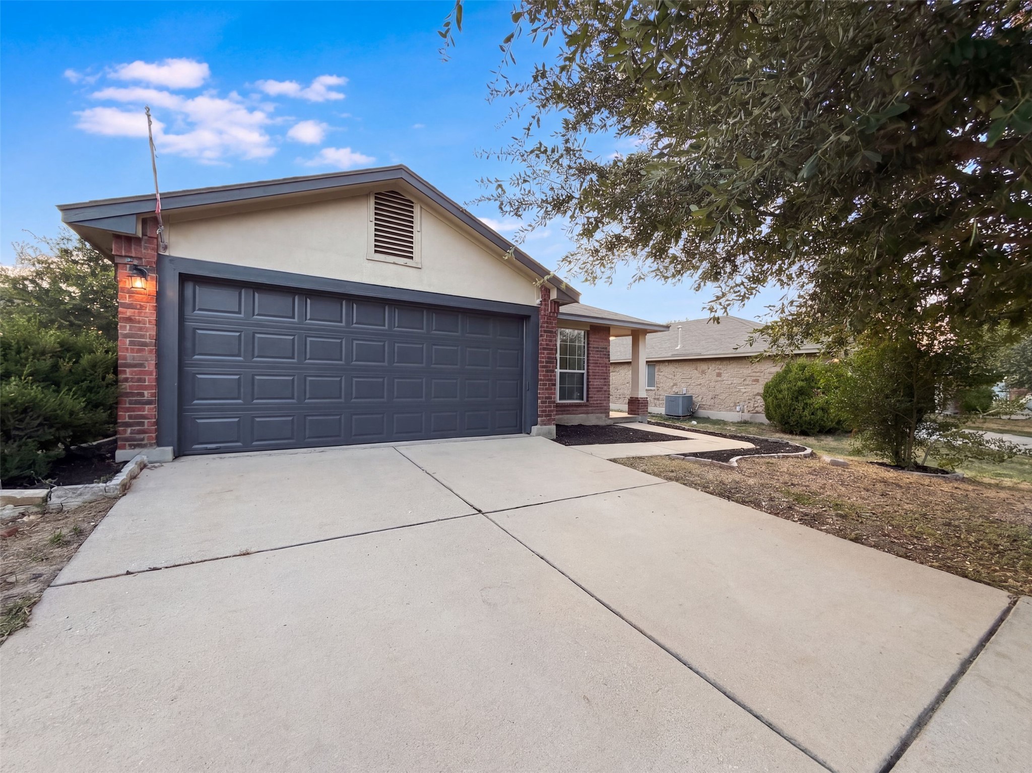 1107 Burgess Dr — photo