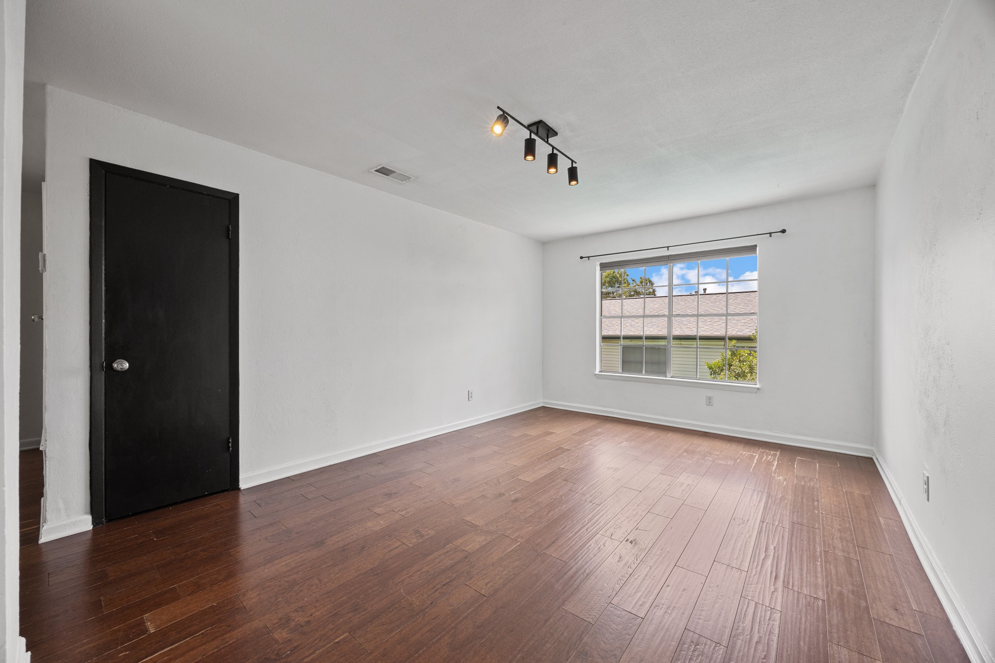 3902 Peterson Ave 203 — photo