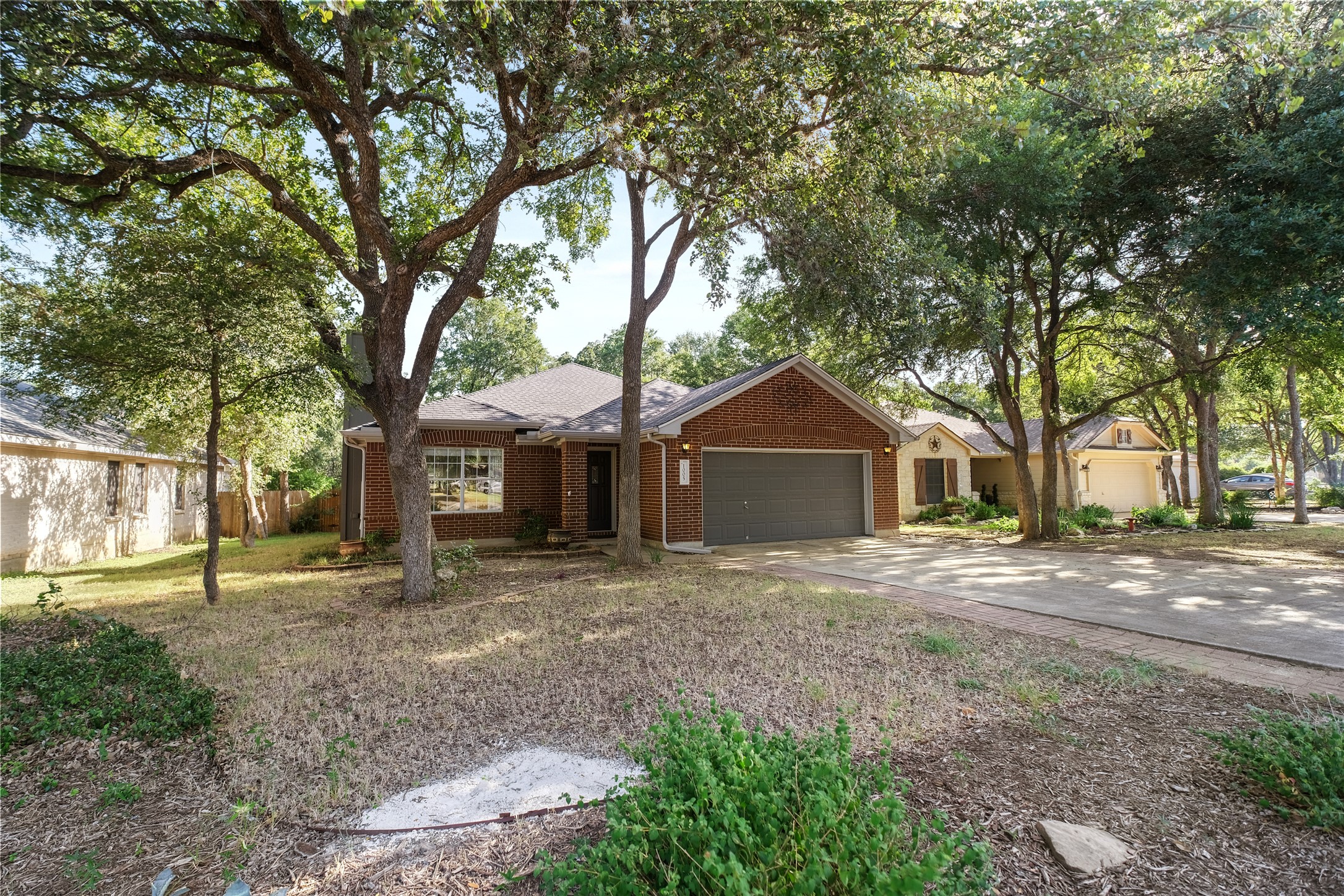 1005 Haleys Way Dr — photo