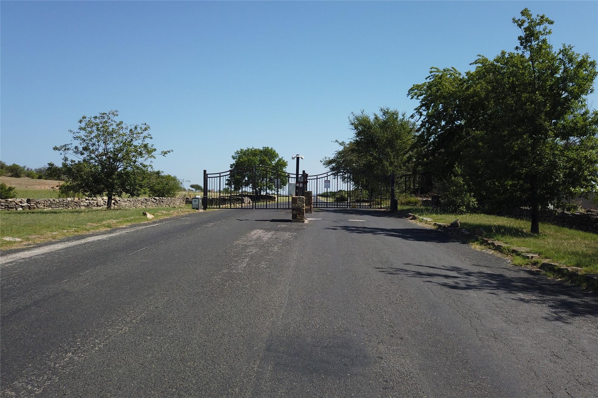 401 Exeter Road, Spicewood, TX 78669 — photo 3