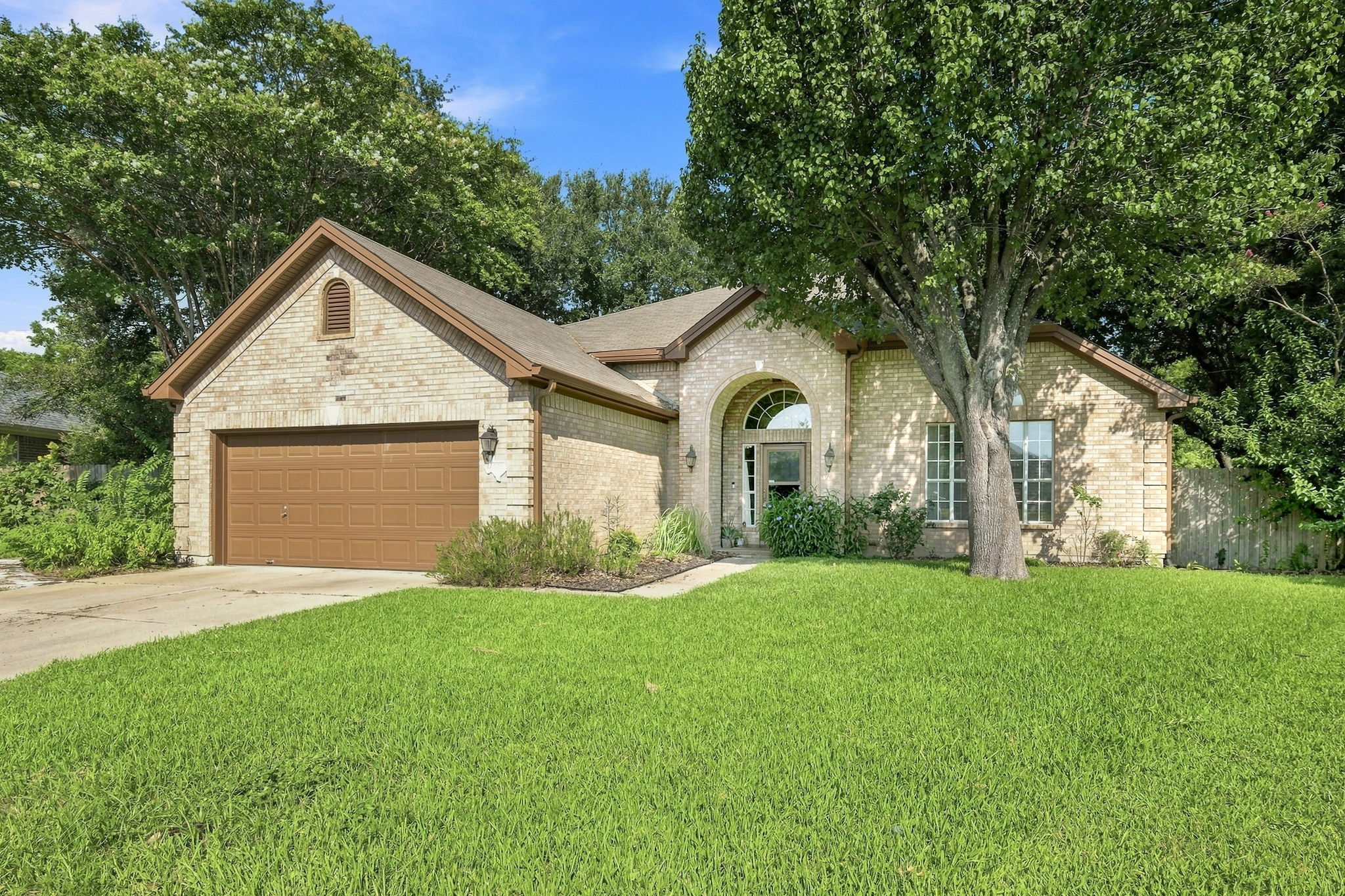 302 N Carriage Hills Dr — photo
