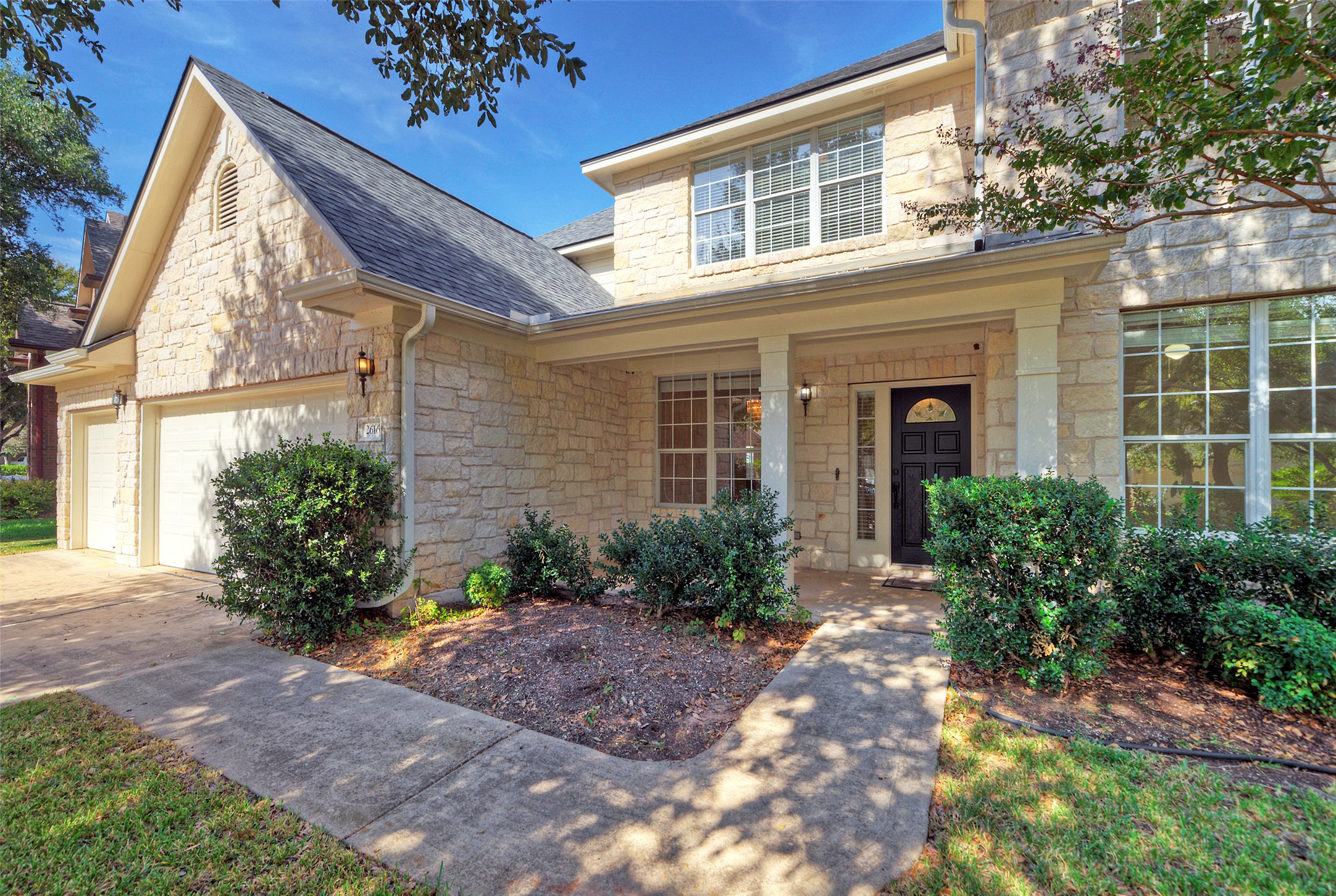 2616 Henley Dr — photo