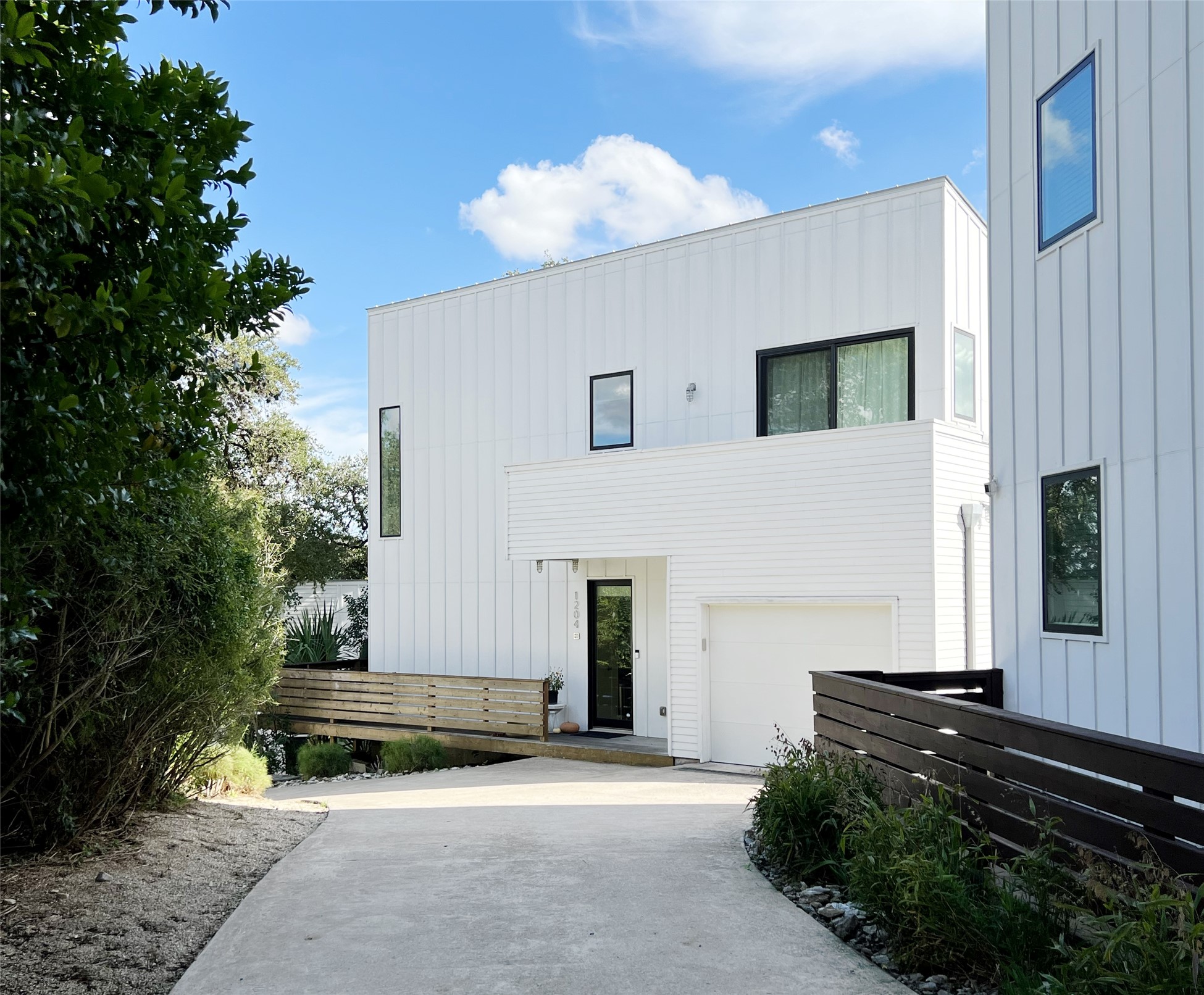 1204 Woodland Ave B — photo