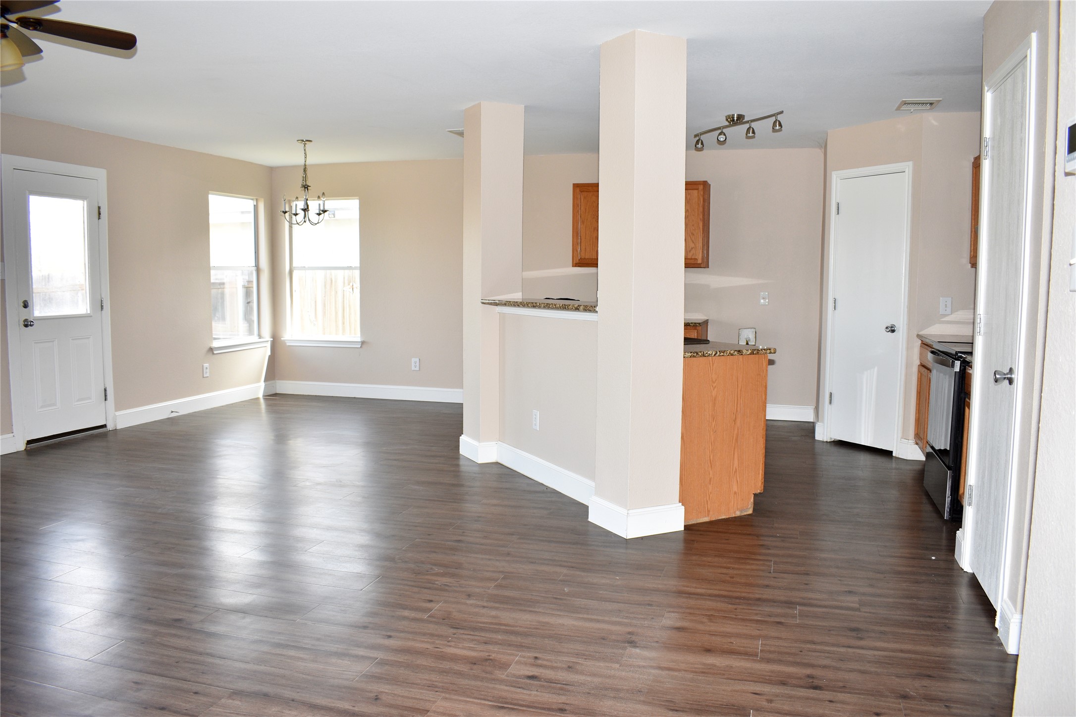 804 Lavaca Loop, Elgin, TX 78621 — photo 3