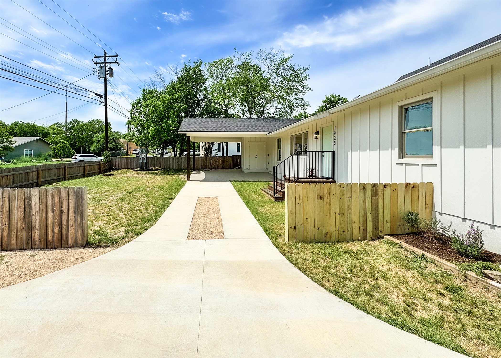 1928 Miles Ave 1 — photo