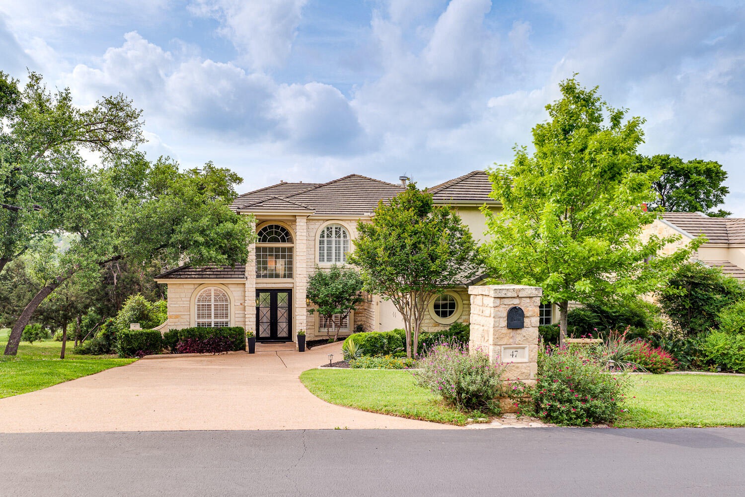 47 Waterfall Dr — photo