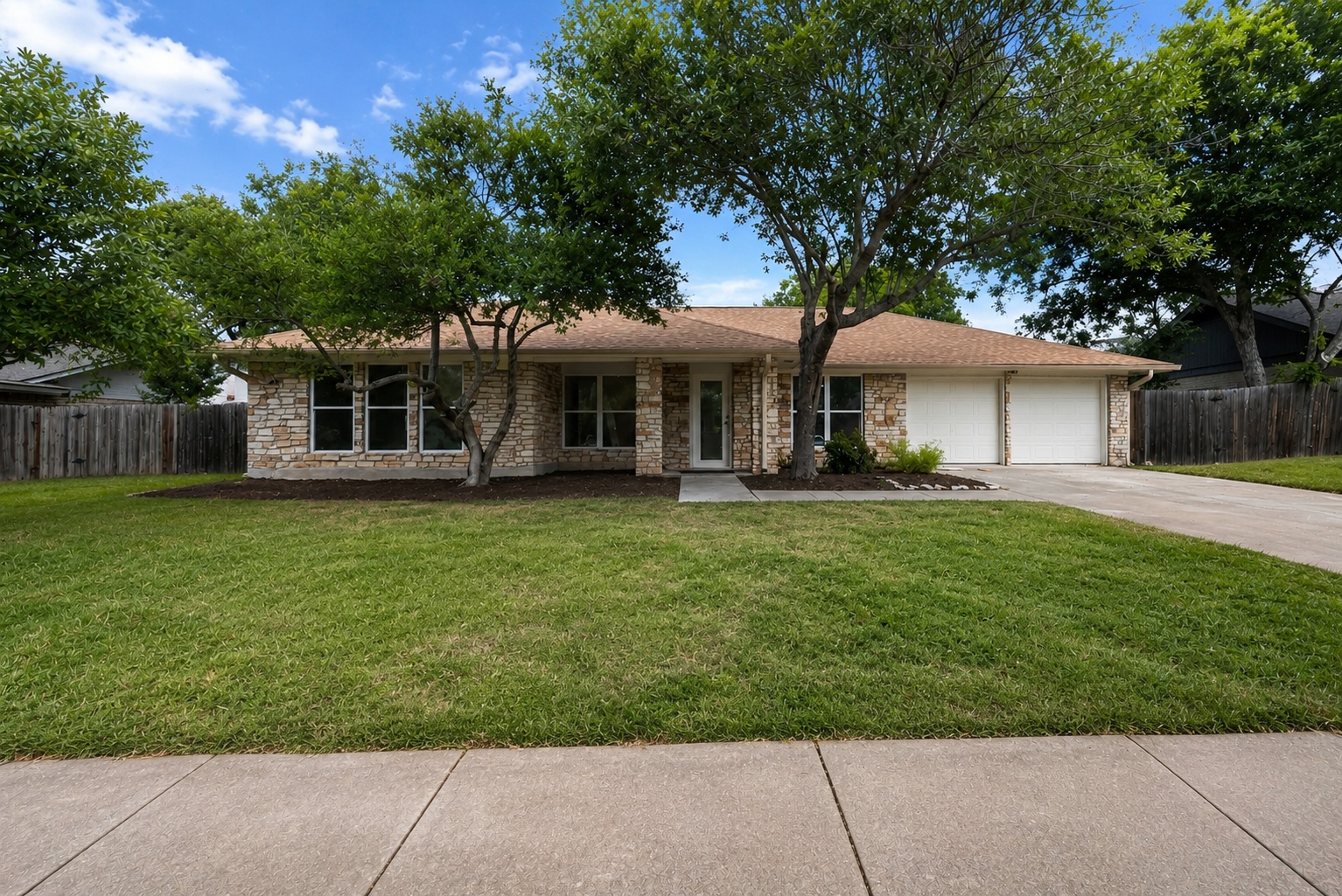 1403 Creekview Dr — photo