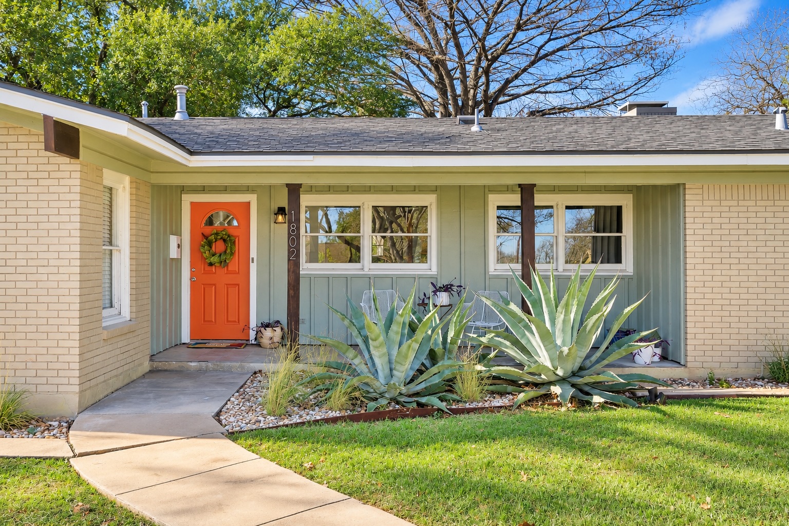 1802 Hutto Rd — photo